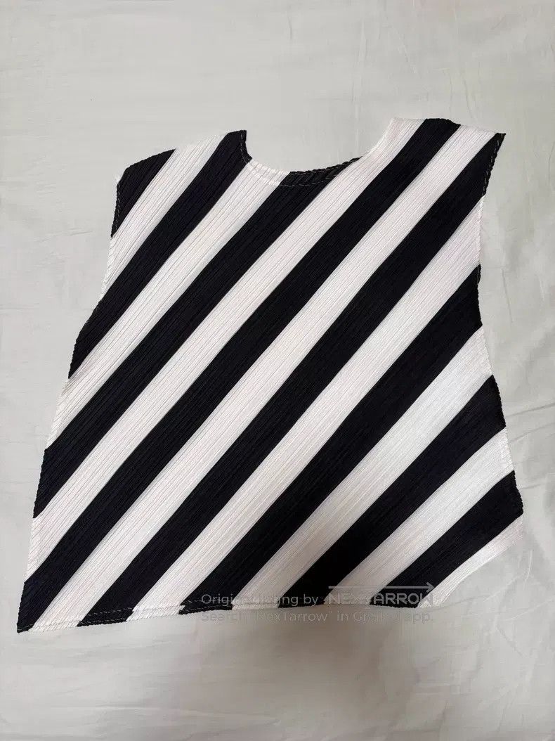 Issey Miyake Issey Miyake Black and White Striped Knit Top Size L / US 10 / IT 46 - 2 Thumbnail