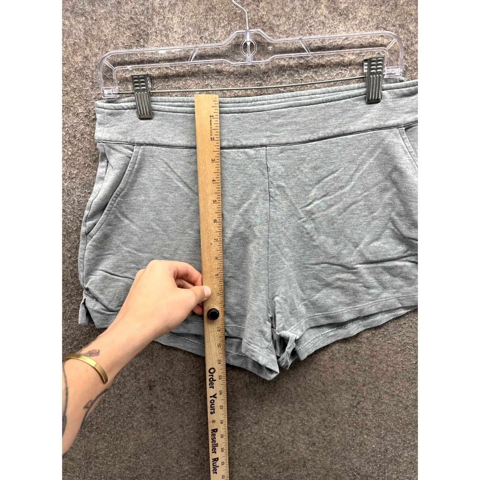 TravisMathew Travis Mathew Shorts Women Medium Gray Sweat Elastic Waist 4 Inseam Lounge Size 32" / US 10 / IT 46 - 4 Thumbnail