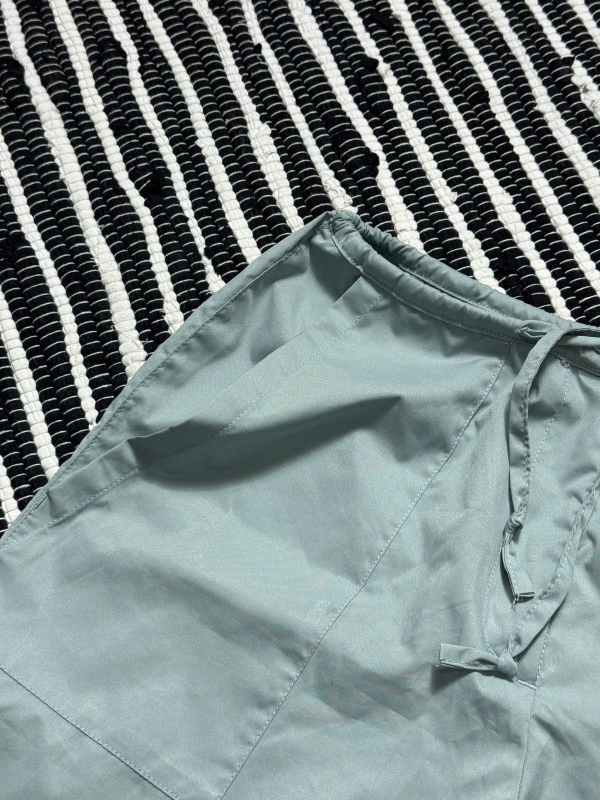 Nike VINTAGE NIKE MINI CUTE SWOOSH NYLON SHORTS Size 27" / US 4 / IT 40 - 4 Thumbnail