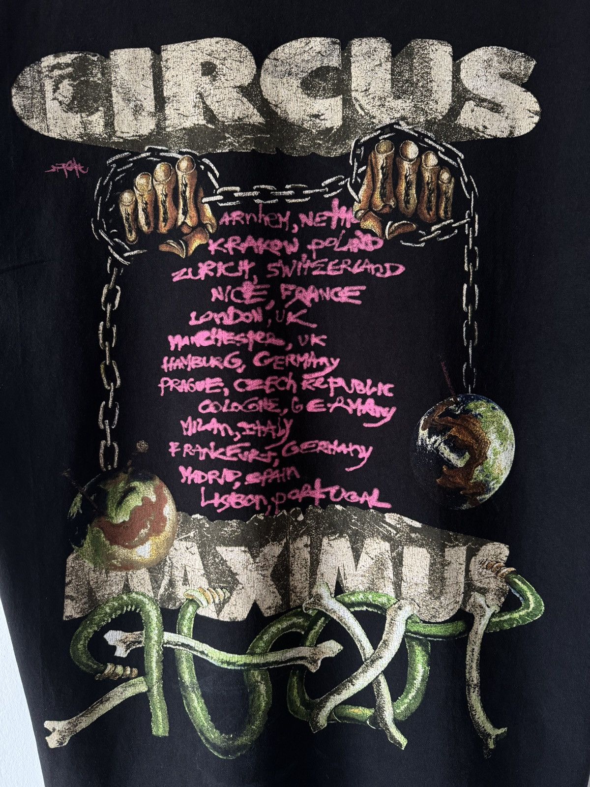 Travis Scott 🔥🔥 Travis Scott Europe Exclusive Utopia Tour T-Shirt Size US L / EU 52-54 / 3 - 4 Thumbnail