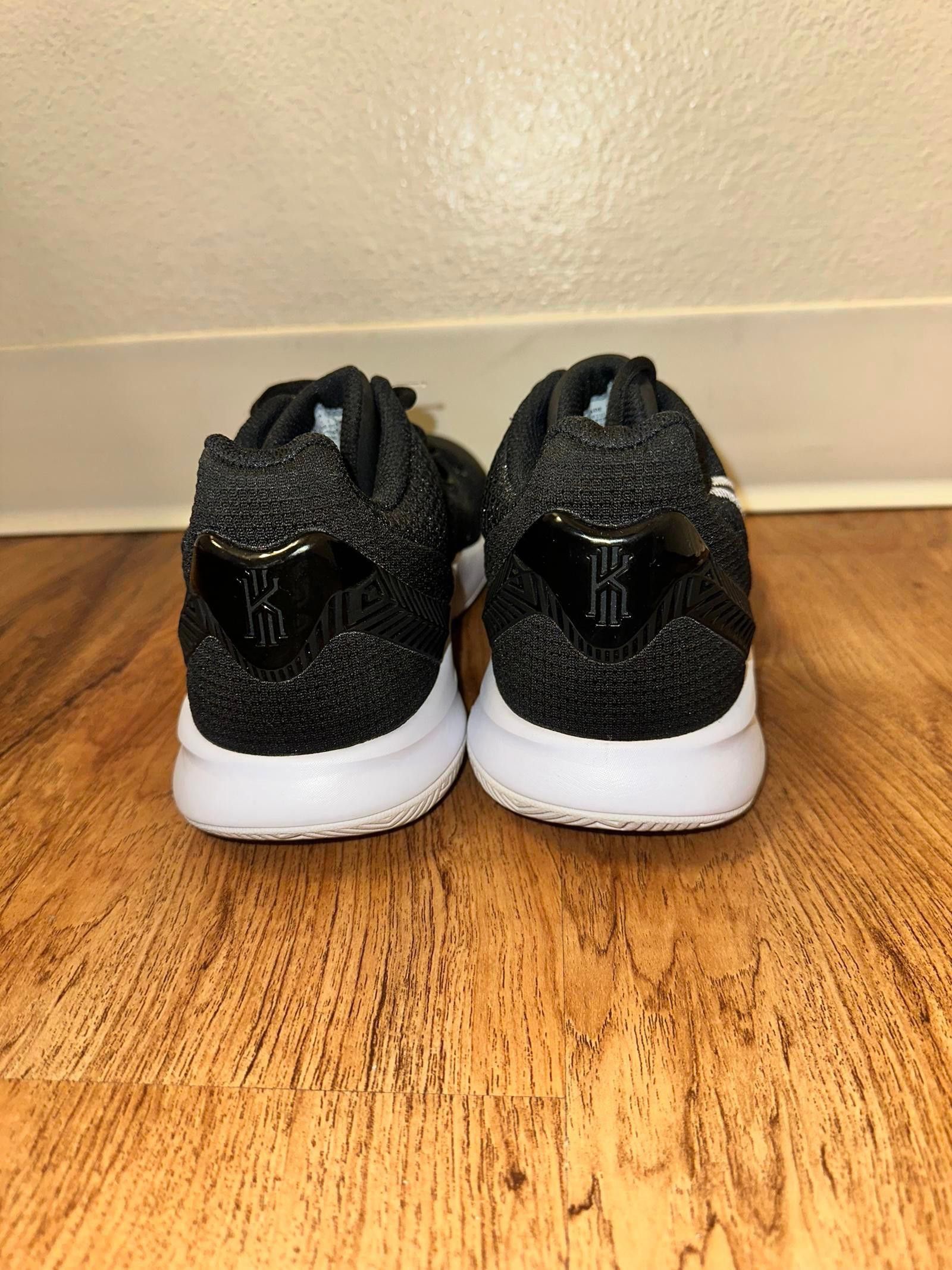 Nike Nike Kyrie Flytrap 2 Black White Sample Size US 9 / EU 42 - 2 Thumbnail