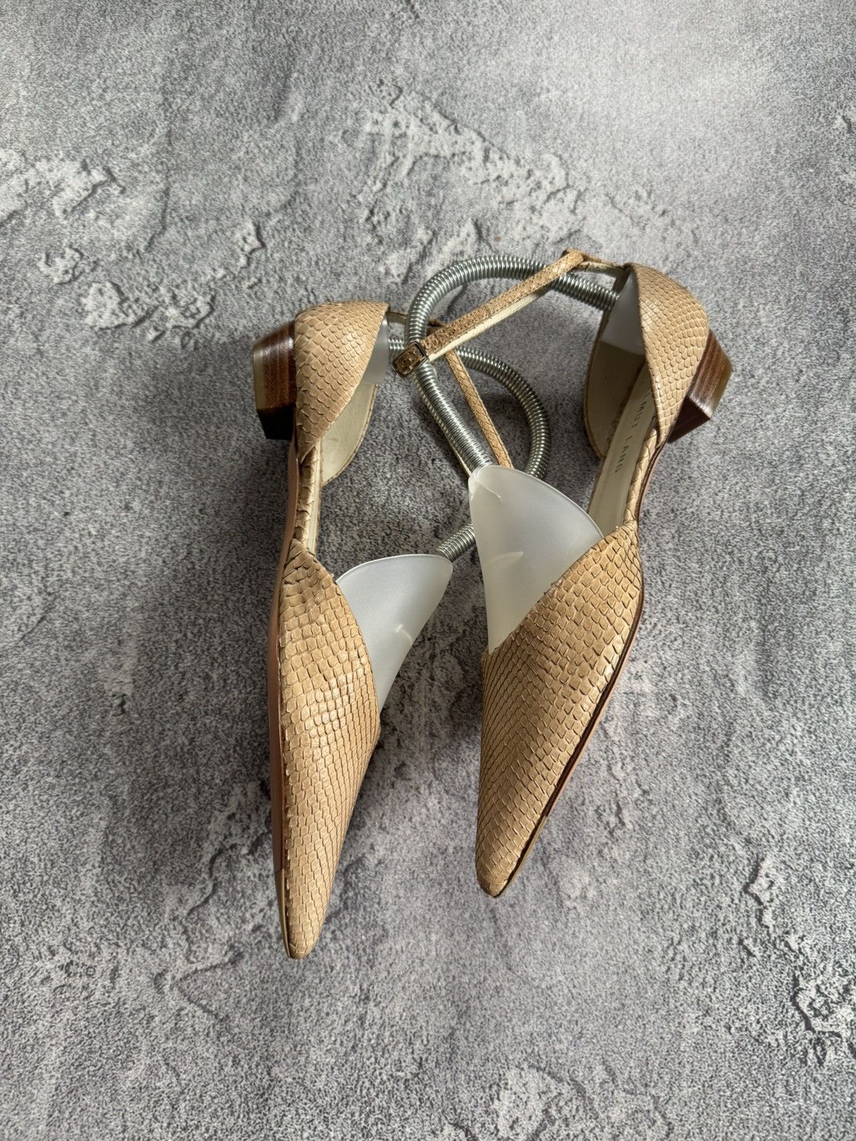 Helmut Lang Helmut Lang 35.5 textured leather pointed toe heels 👠- tan Size US 5.5 / IT 35.5 - 11 Thumbnail