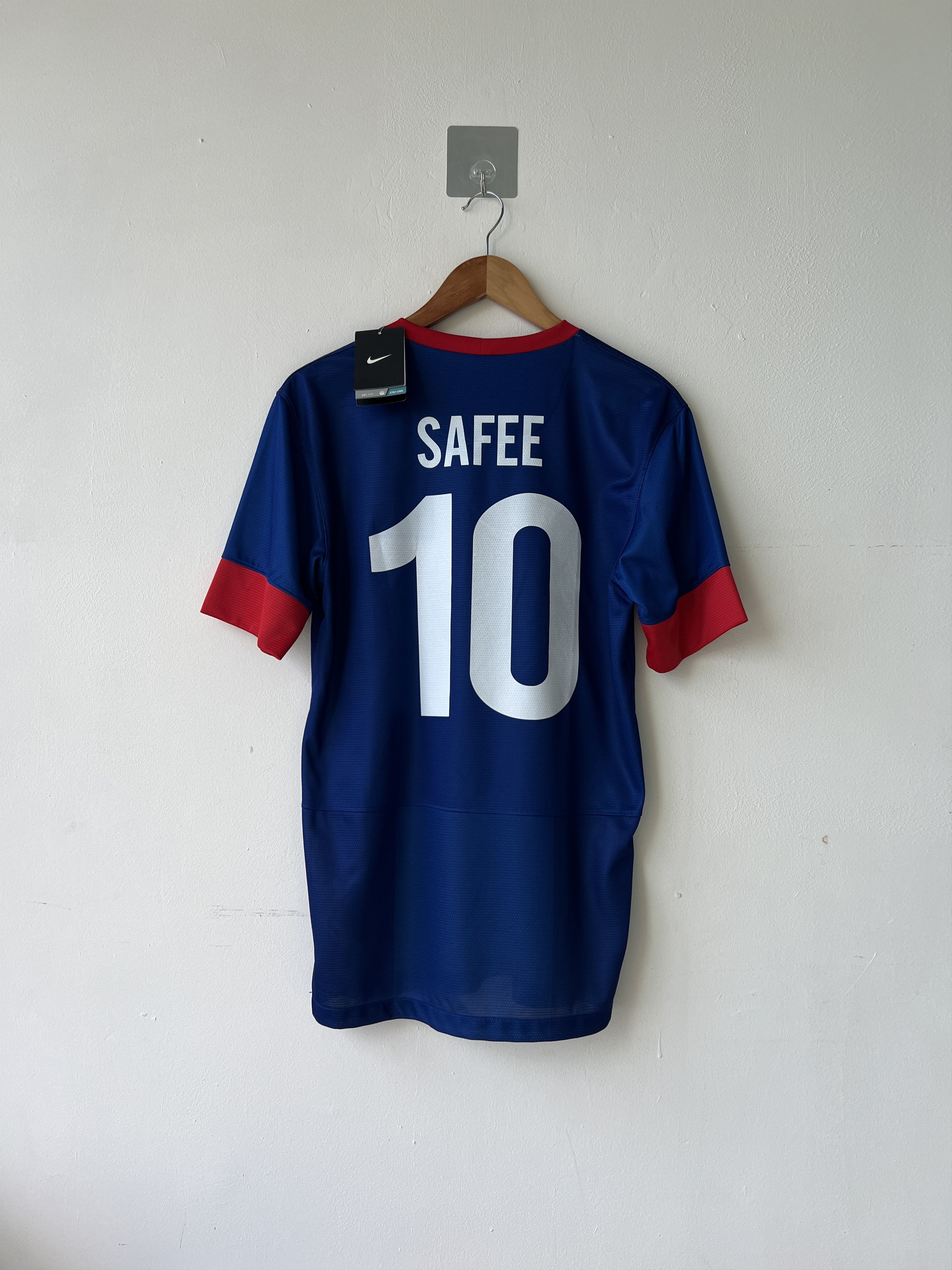 Nike (M) Malaysia 2012-14 Away Shirt Safee #10 (NEW) Kit Size US M / EU 48-50 / 2 - 1 Thumbnail