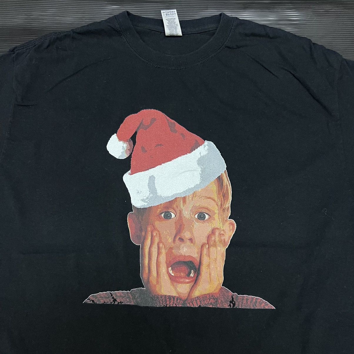 Vintage Movie Home Alone Santa Merry christmas Hat Tshirt Size US XL / EU 56 / 4 - 3 Thumbnail