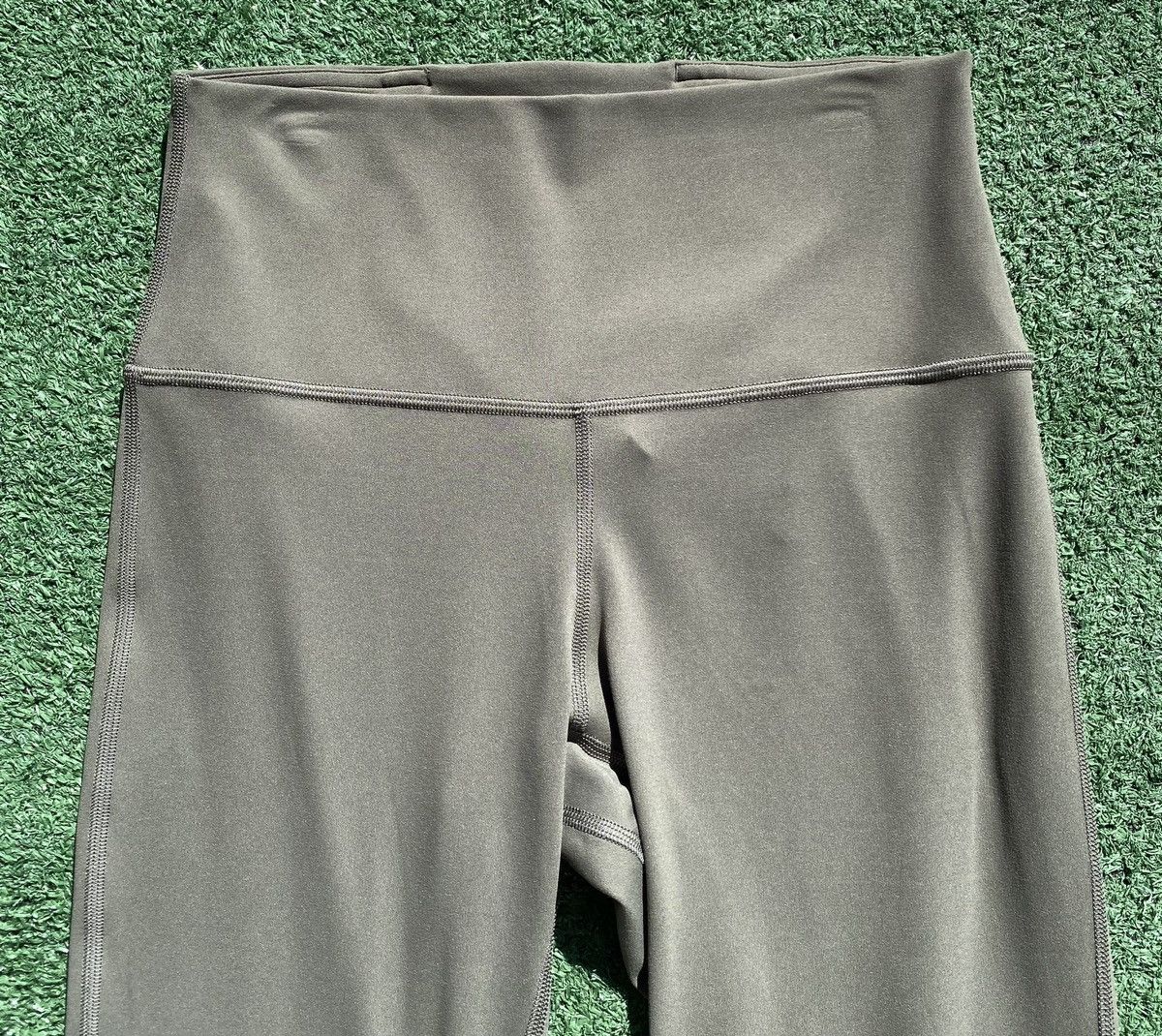 Lululemon Lululemon Align High Rise Mini Flared Leggings 6 Grey Sage Size 28" / US 6 / IT 42 - 2 Thumbnail