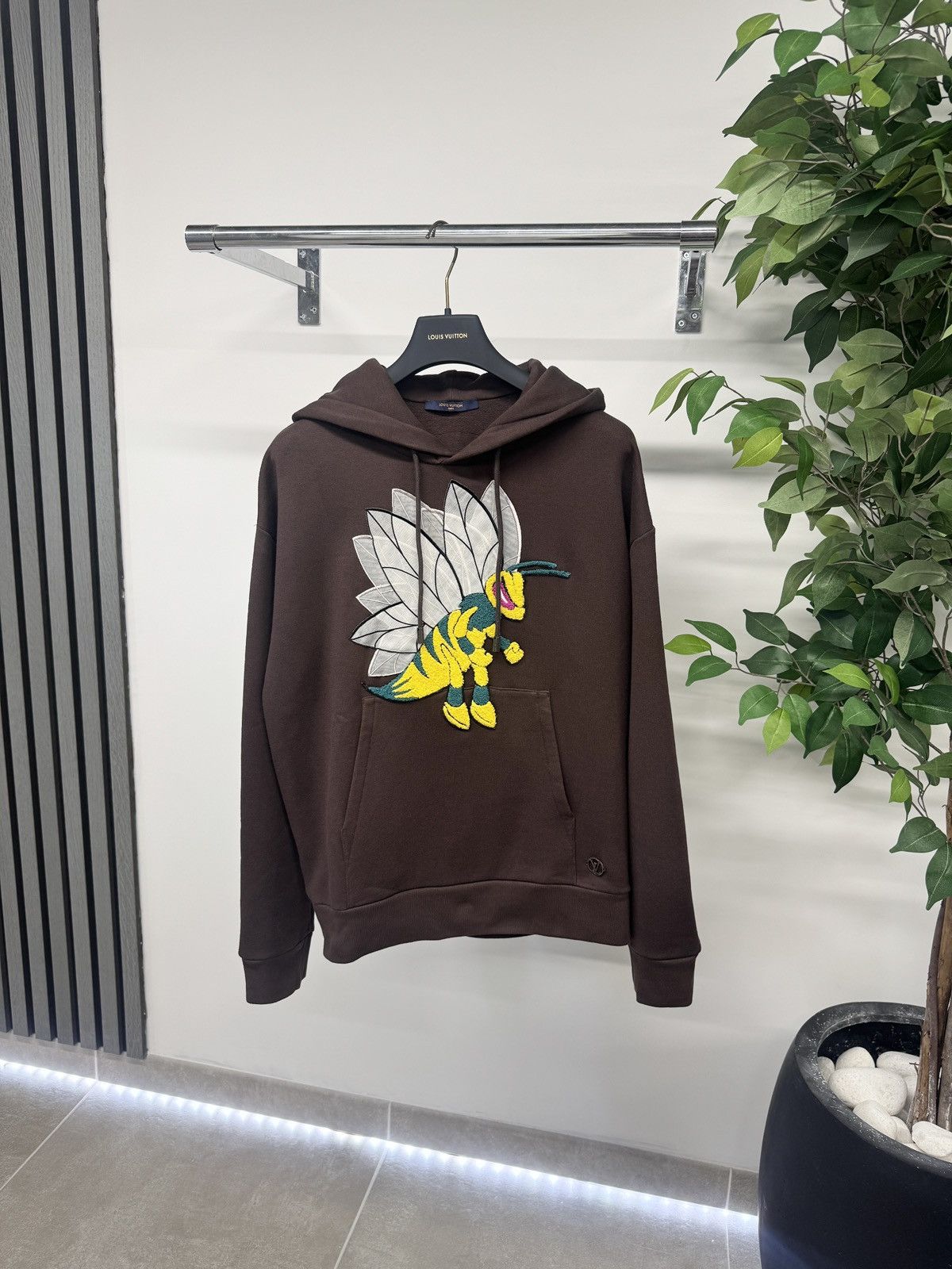 Louis Vuitton Louis Vuitton 1AAGPH Bee Patched Hoodie In Brown RRP £1265 Size US S / EU 44-46 / 1 - 1 Thumbnail