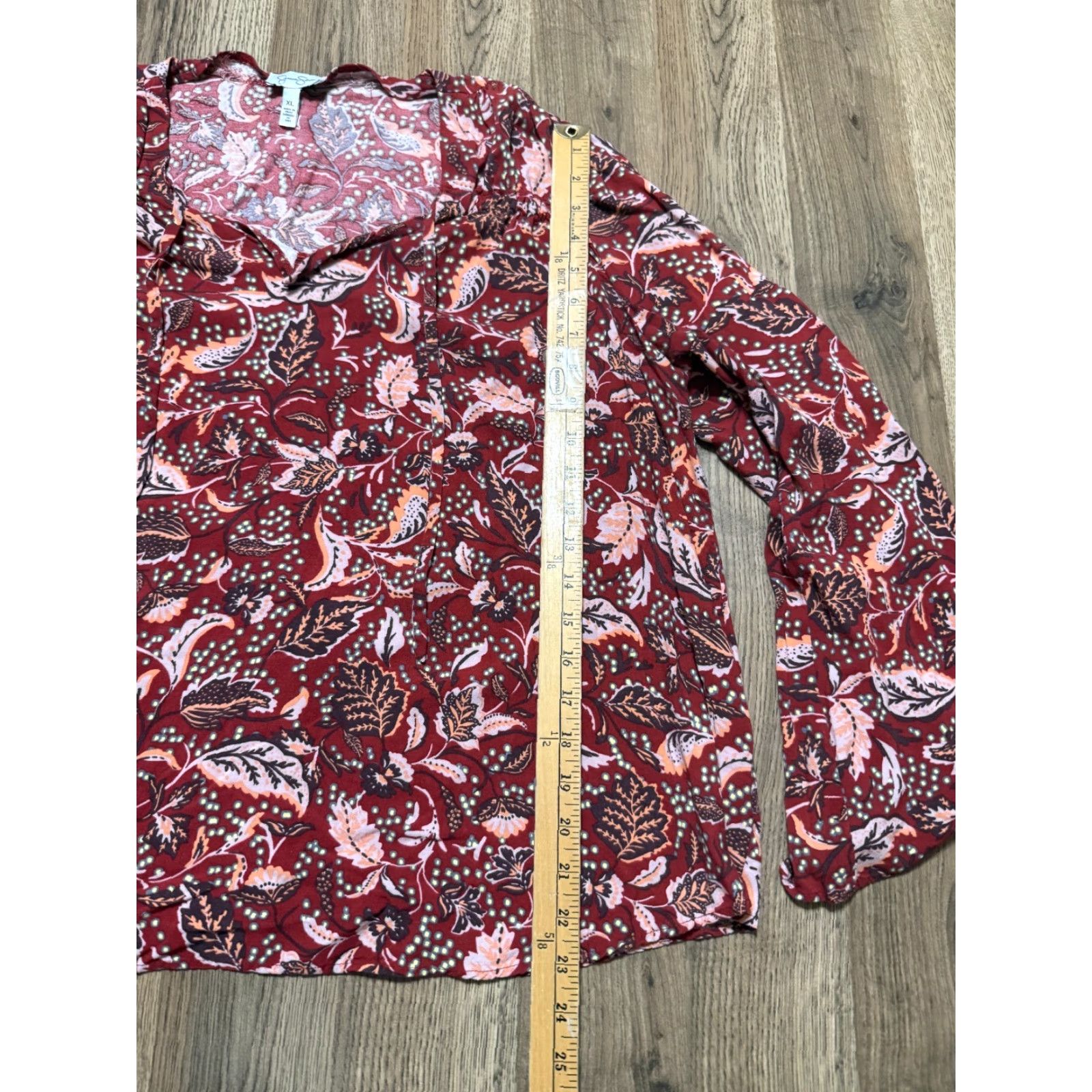 Jessica Simpson Jessica Simpson Blouse Women's XL Red Floral Long Sleeve V-neck Shirt Adult Womens Regular Polyester Lightweight Fall Spring Summer Casual Modern 90s Size XL / US 12-14 / IT 48-50 - 7 Thumbnail