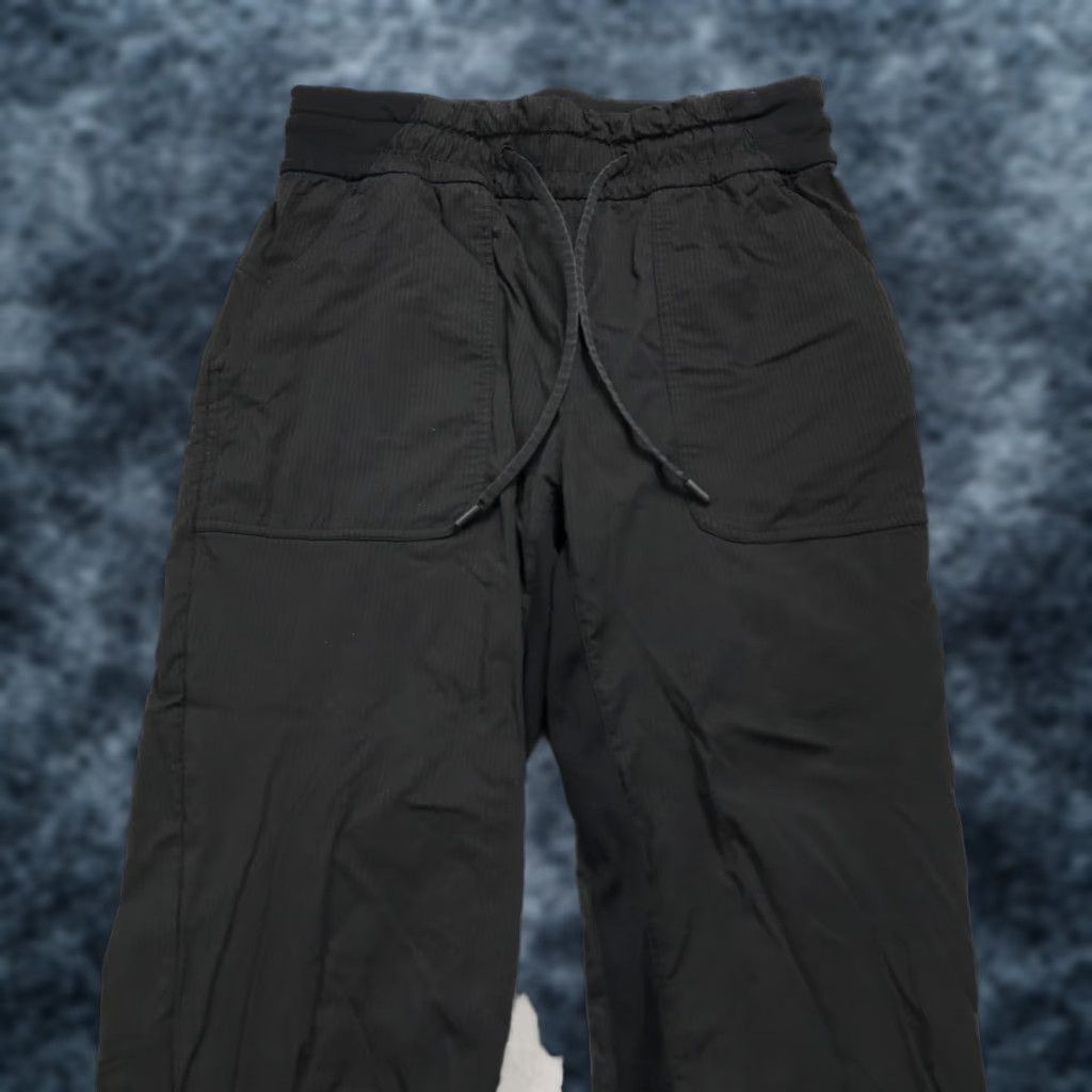 Lululemon Lululemon Pants Womens 4 Black Beyond The Studio Crop Jogger Yoga Dance Workout Activewear Pants Women's 4 Black Dance Studio Size 27" / US 4 / IT 40 - 1 Thumbnail