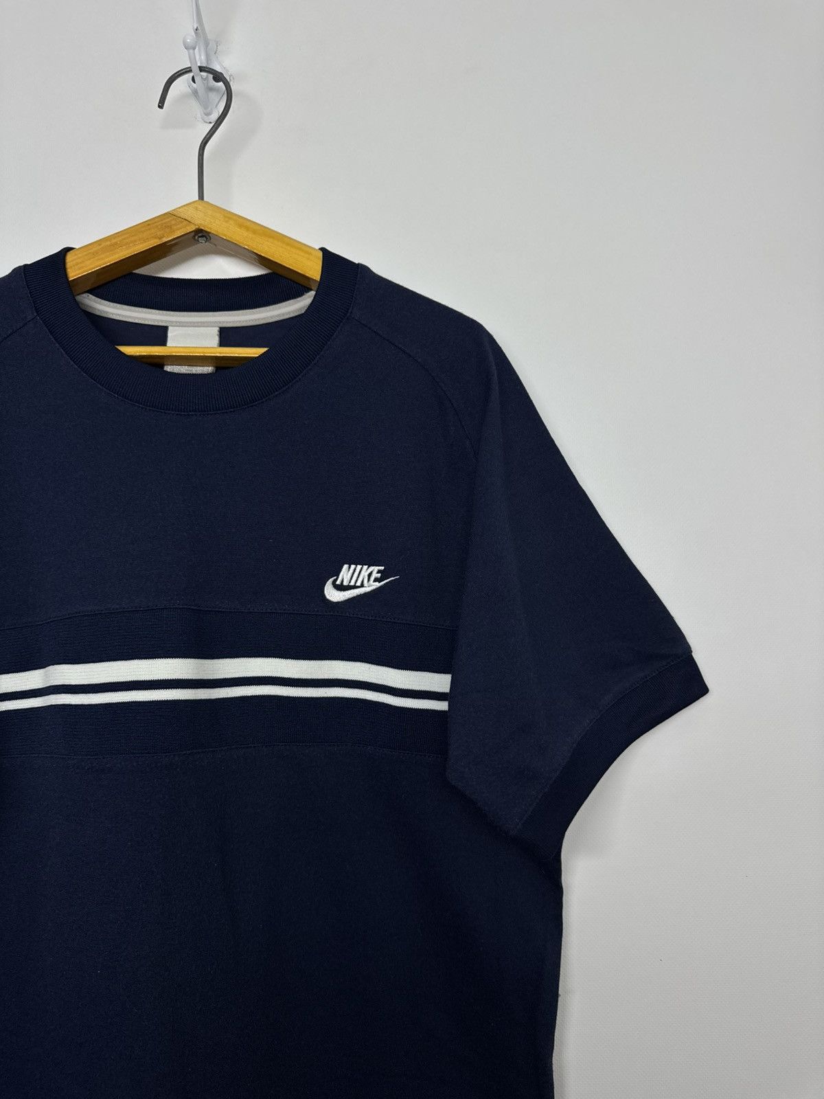 Nike Vintage Y2k Nike Swoosh Logo T-Shirt Size US L / EU 52-54 / 3 - 5 Thumbnail