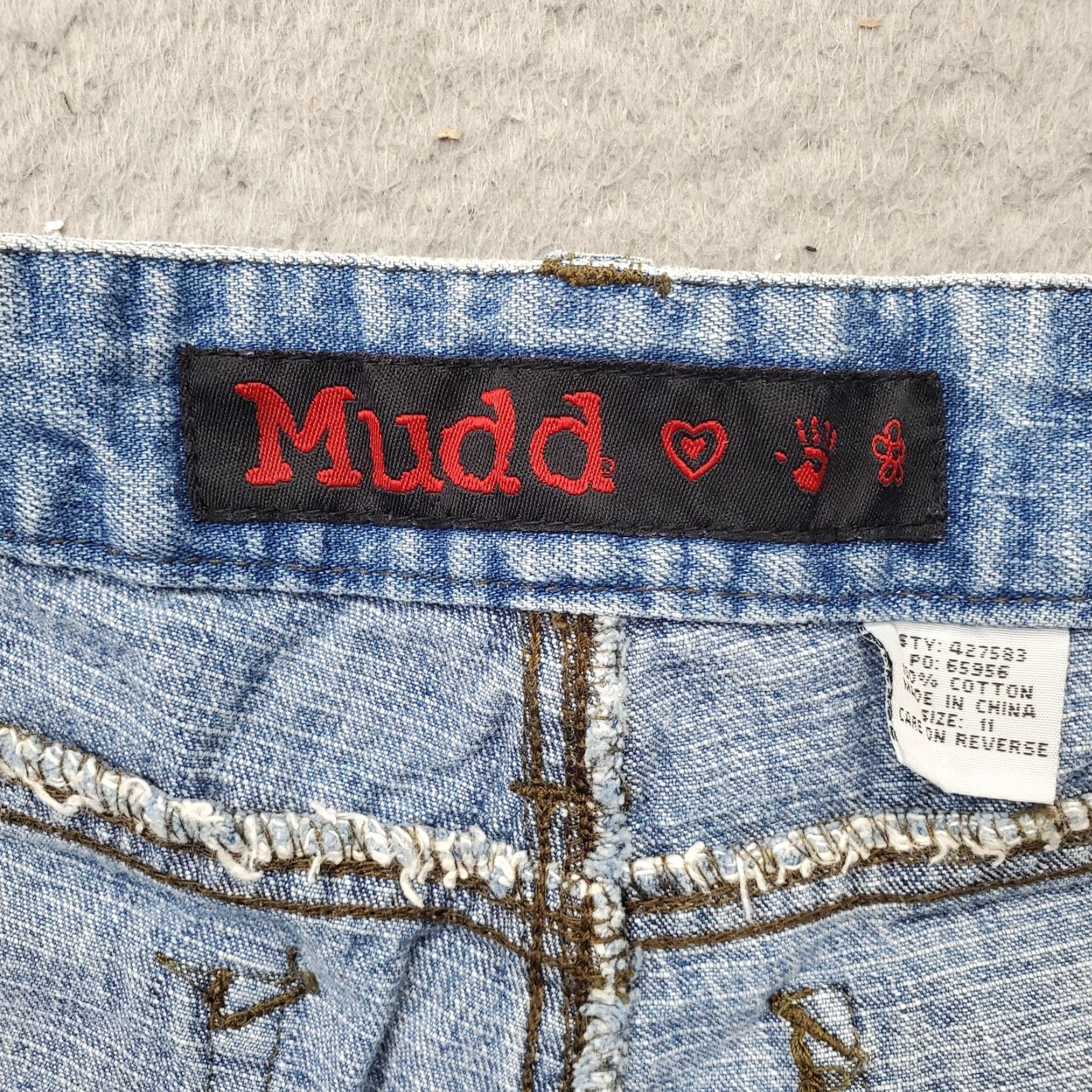 Vintage Mudd Womens 11 Blue Denim Mini Shorts 5-Pocket Design Ankle Slit Medium Wash Casual Shorts Size 32" / US 10 / IT 46 - 6 Thumbnail