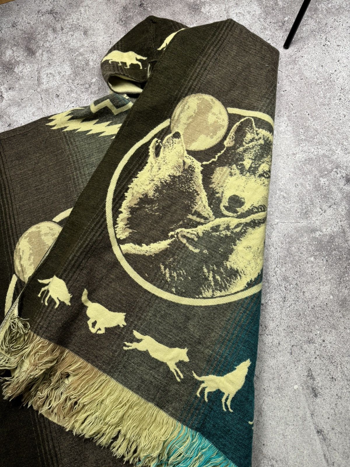 Japanese Brand 🇯🇵OVERPRINTED WOLF FREE SIZE SLEEVE LESS WOLF PONCHOS HOODIES Size US XL / EU 56 / 4 - 9 Thumbnail
