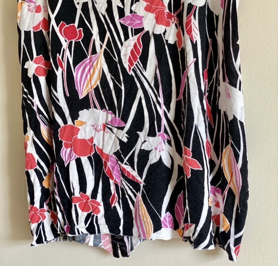Urban Outfitters URBAN OUTFITTERS FLORAL TANK TOP W/ HOOK & EYE CLOSURE BACK Size M / US 6-8 / IT 42-44 - 9 Thumbnail