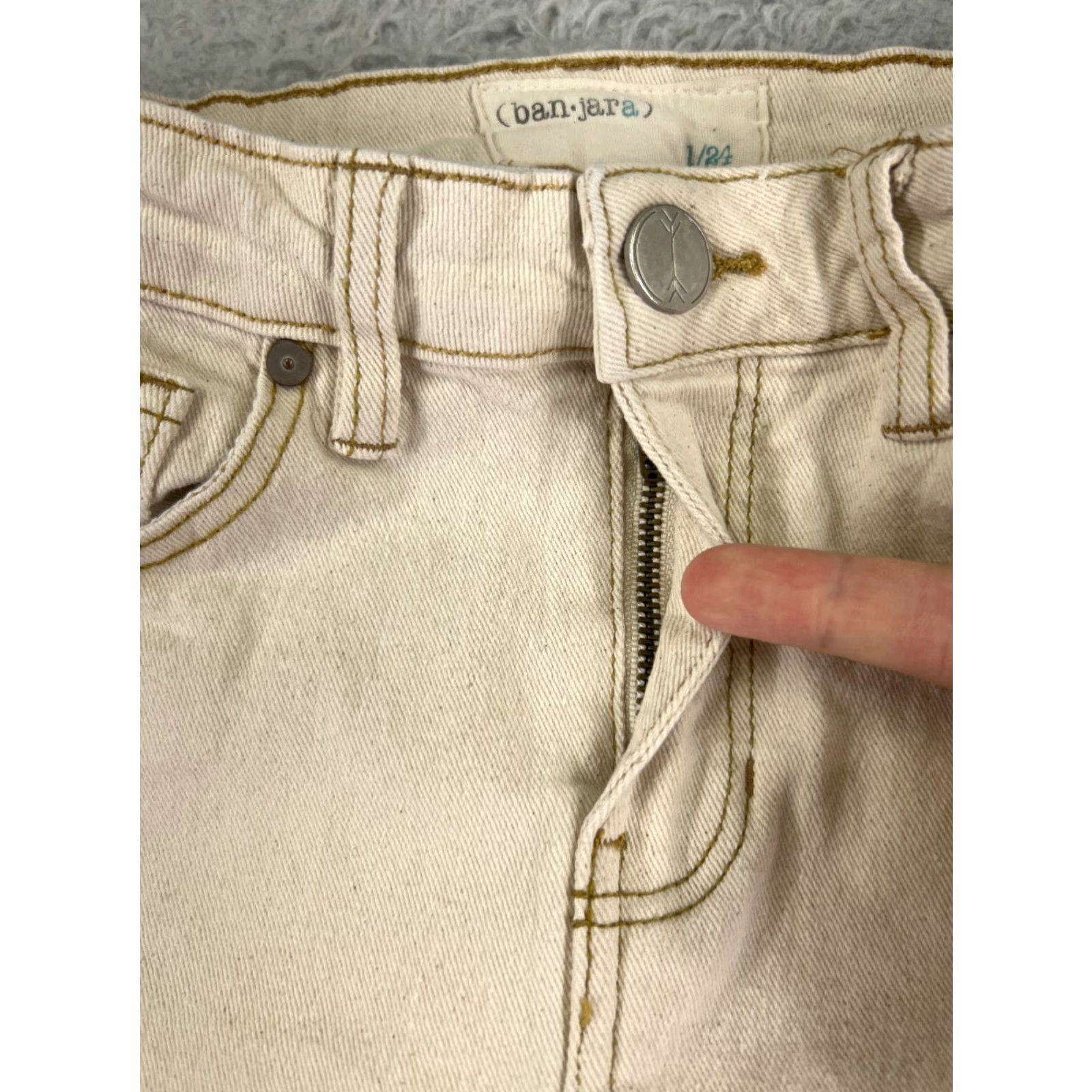 Vintage Ban Jara Jeans Women Beige Denim 22x30 Mid Rise Flared 30 Inseam Cotton Blend 5-Pocket Embroidered Casual Pants Mens? Wait no. End with Womens. Size 25" / US 0 / IT 36 - 5 Thumbnail