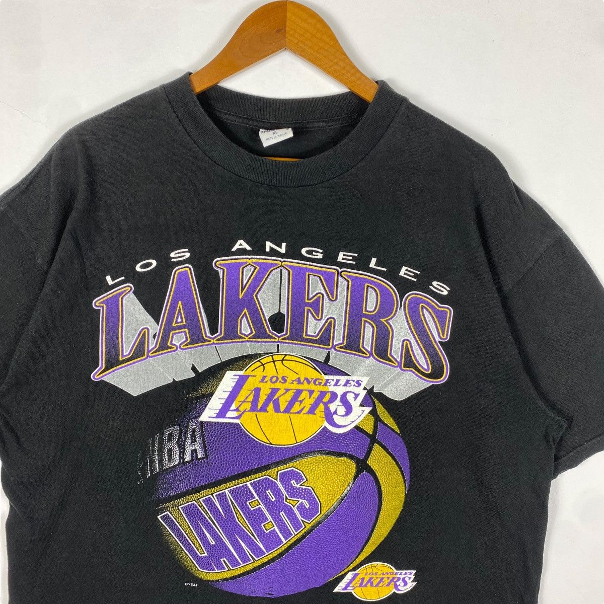 NBA × Vintage Vintage 90's LOS ANGELES LAKERS Nba Graphic Tee Shirt Size US XL / EU 56 / 4 - 2 Thumbnail