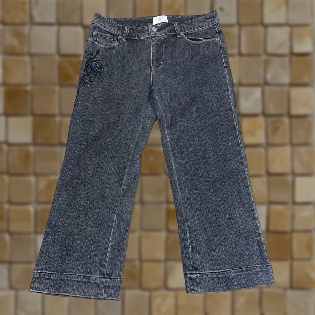 White House Black Market White House Black Market Crop Capri Jeans Embroidered Blue Size 6 Womens Size 28" / US 6 / IT 42 - 1 Thumbnail