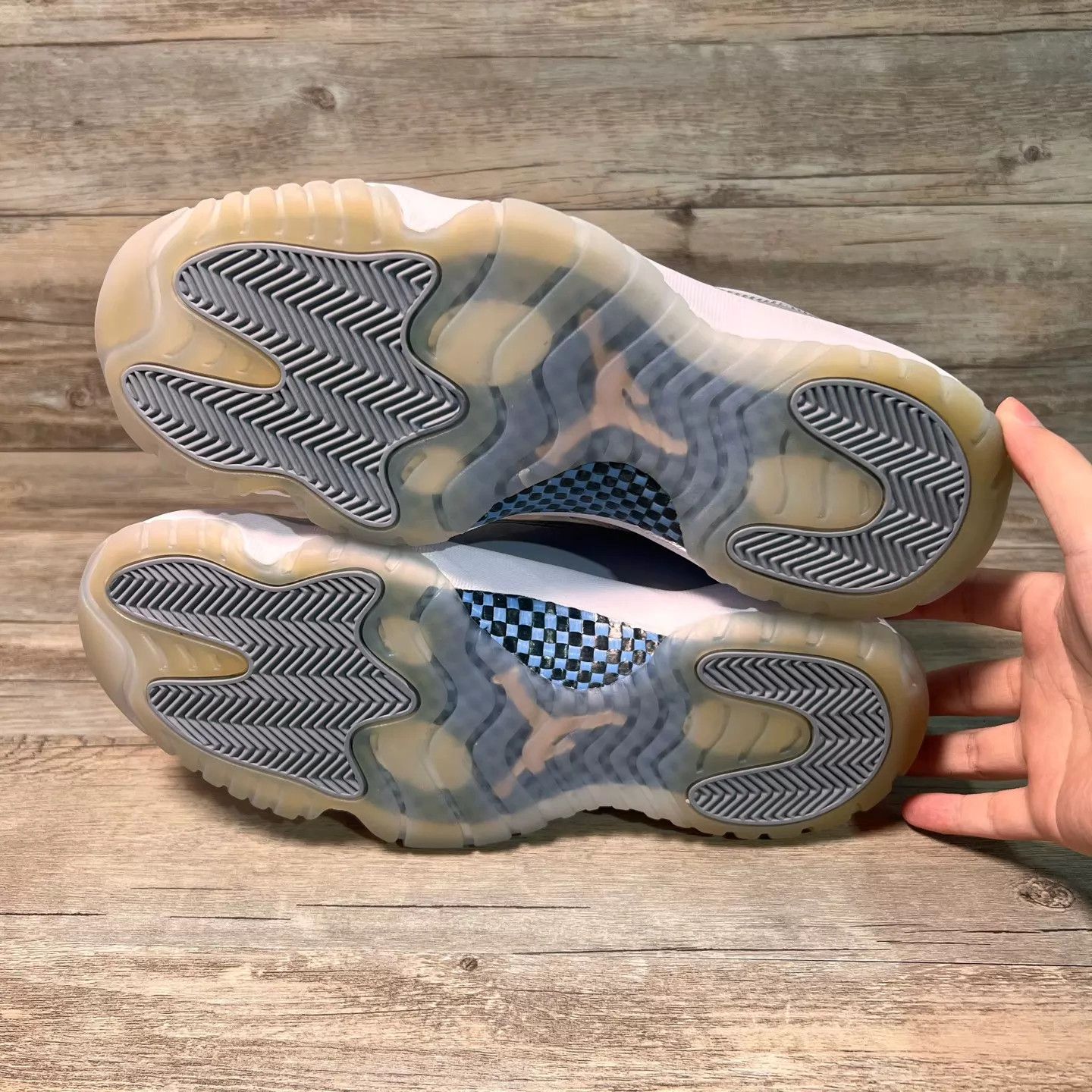 Nike Jordan AJ11 Low White/Grey 44 97 New AV2187-140 Size US 10 / EU 43 - 6 Thumbnail