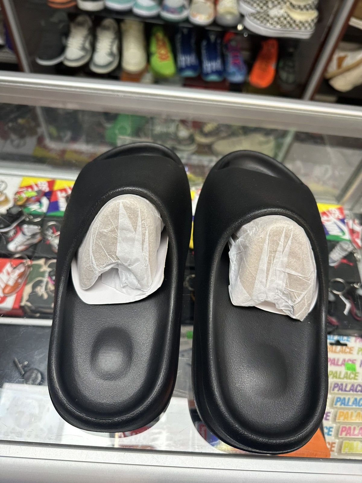 Yeezy Yzy-01 Black Slides Size US 7 / EU 40 - 2 Thumbnail