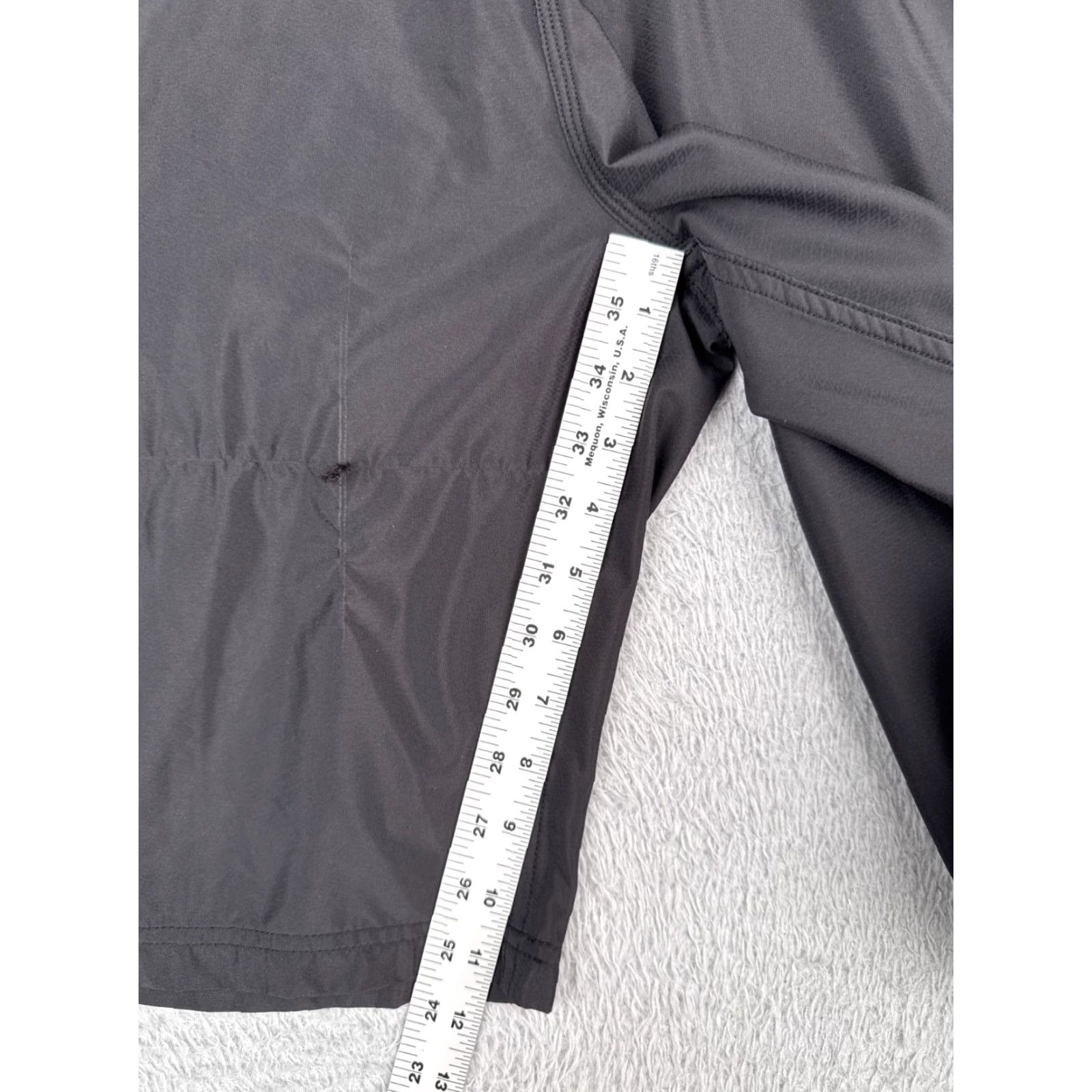 Quiksilver Quiksilver Shorts Mens 36 Black Cargo Polyester Beach 36x12 Cargo Shorts Men Black Poly 36in Inseam 12in Size US 36 / EU 52 - 6 Thumbnail