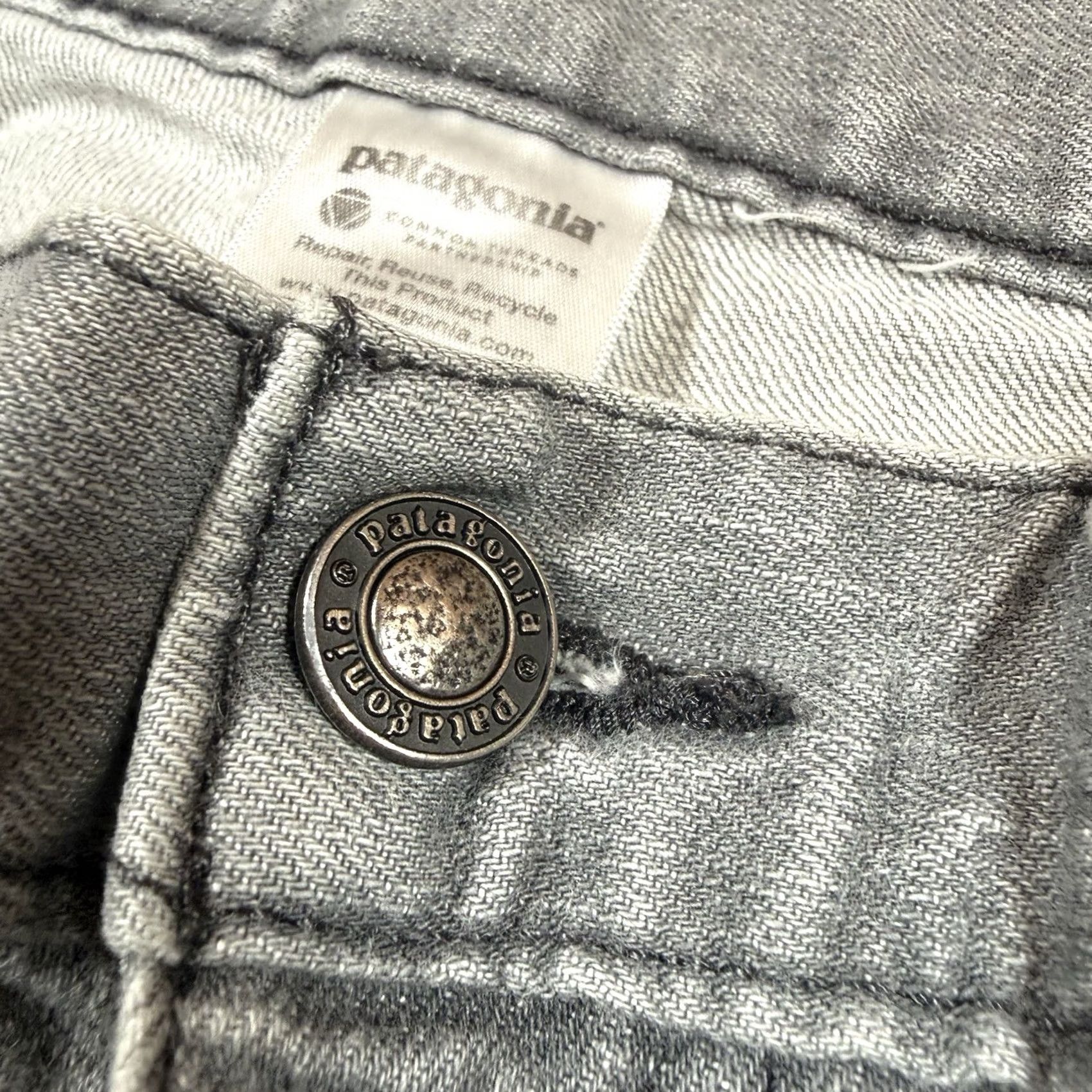 Patagonia VINTAGE Patagonia Jeans Grey Mens 30x30 Straight Distressed Inseam 30 Jeans Mens Straight Leg Distress Grey 30x30 Size US 30 / EU 46 - 7 Thumbnail