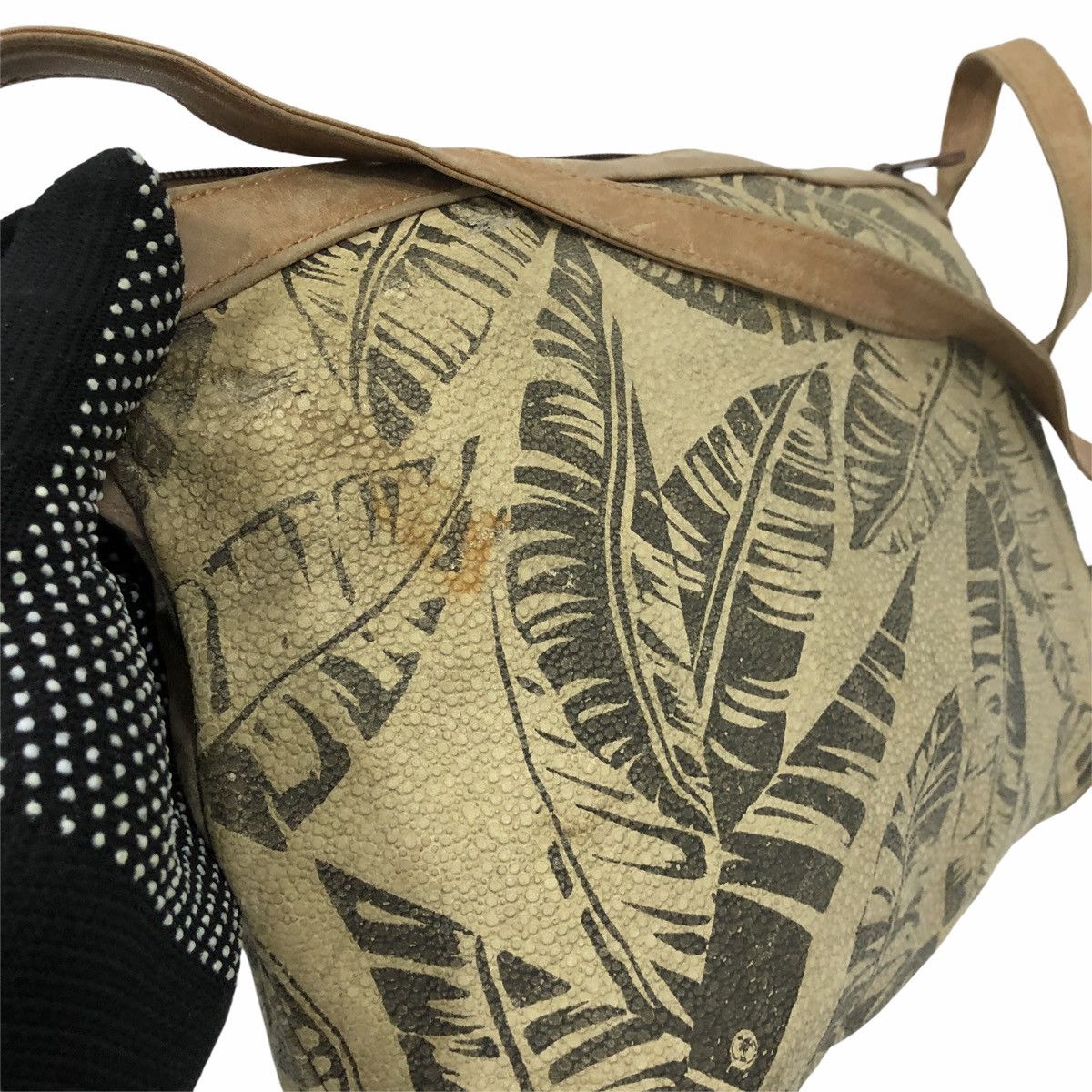 Vintage ‼️YES‼️ AUTHENTIC VINTAGE GUCCI TAN LEAF PRINT SHOULDER BAG Size ONE SIZE - 6 Thumbnail