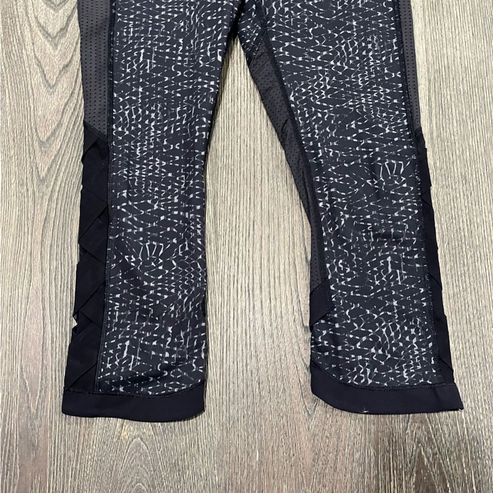 Lululemon Lululemon Var-City Crop Legging Snake Battleship Black Siz 6 Size 28" / US 6 / IT 42 - 4 Thumbnail
