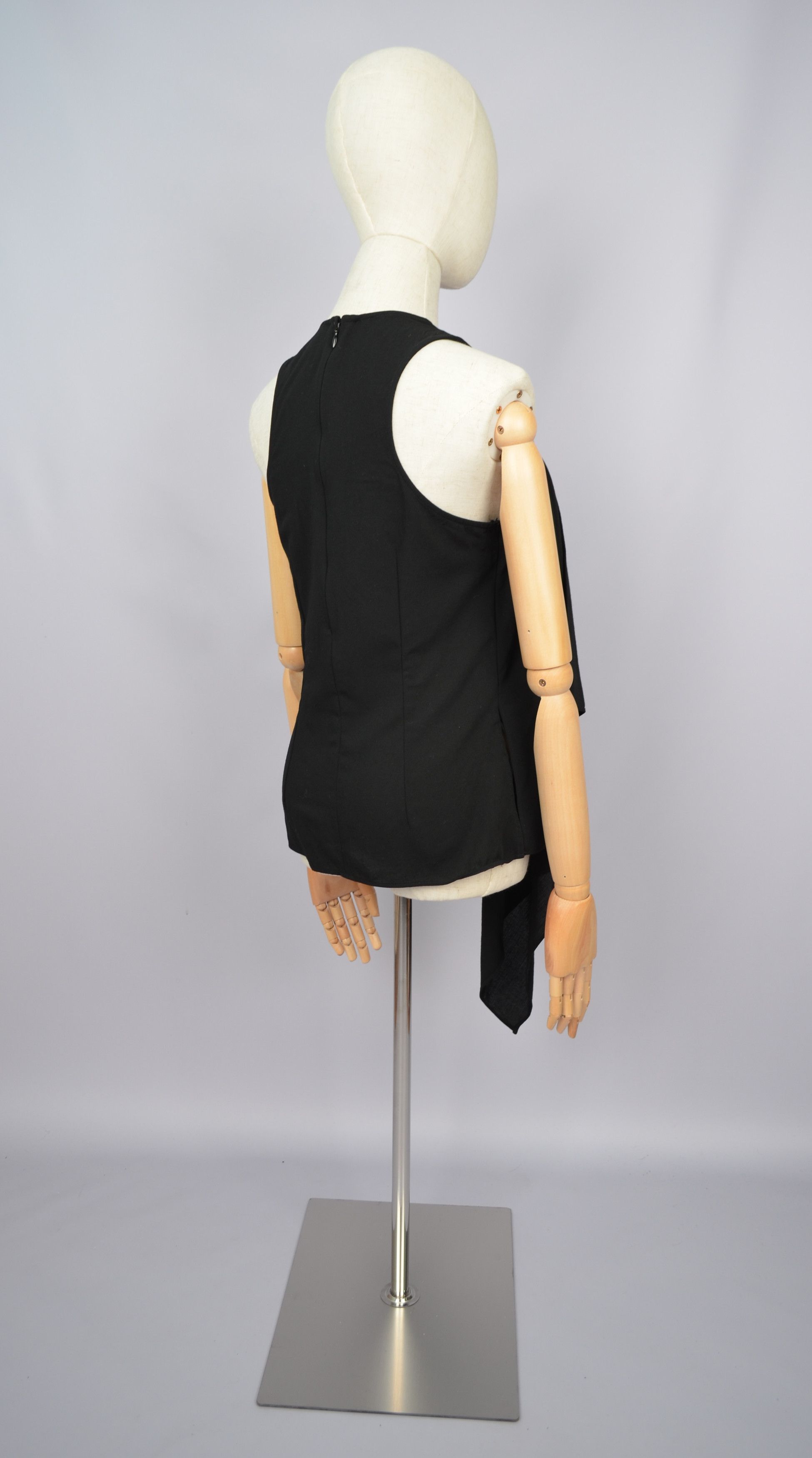 AMI × Designer AMI Wool Top Sans Manche Avec Volant Devant Top Ruffle Size S / US 4 / IT 40 - 11 Thumbnail