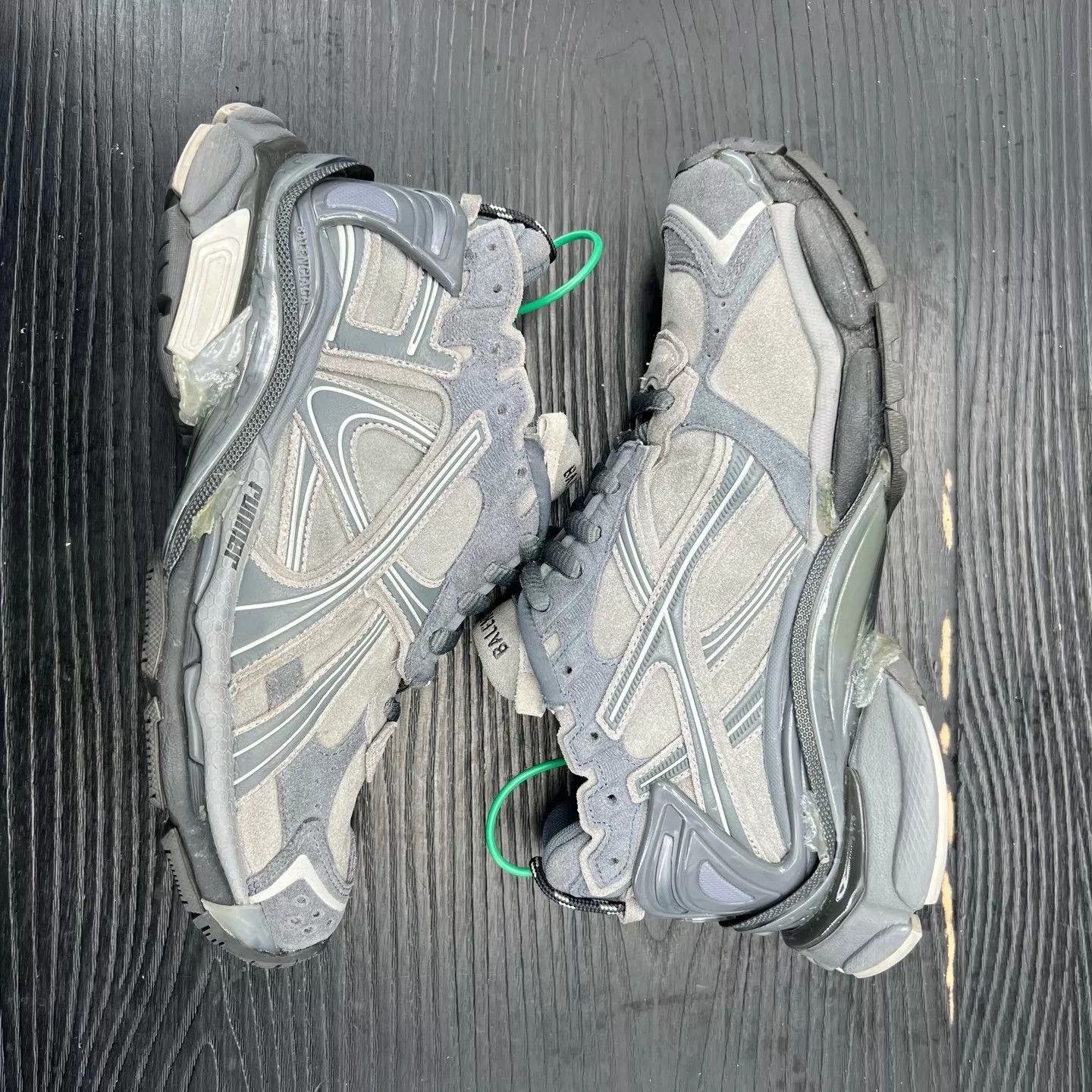 Balenciaga Balenciaga Runner Gray 40 (2 wears, like new) Size US 7 / EU 40 - 3 Thumbnail
