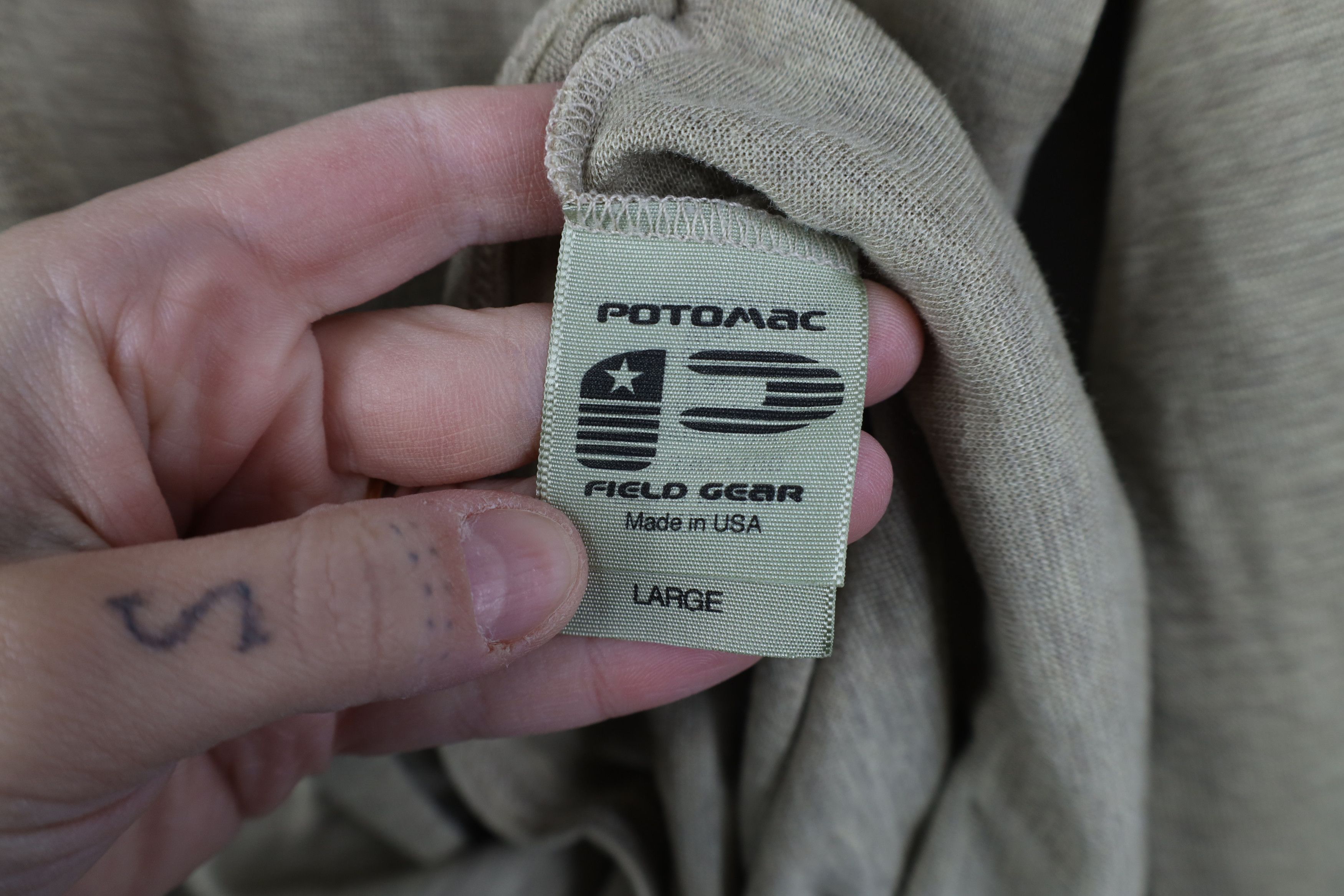 Vintage Vintage 90s Military Knit Long Sleeve T-Shirt Beige USA Size US L / EU 52-54 / 3 - 6 Thumbnail