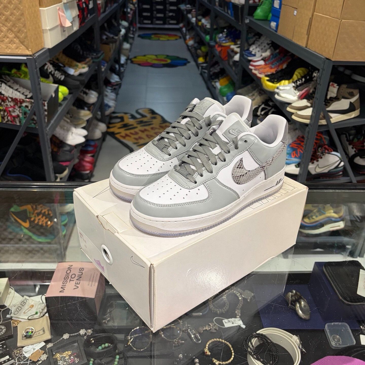 Nike Nike Gray Lowtop Sneakers 9 Men Size US 9 / EU 42 - 1 Thumbnail