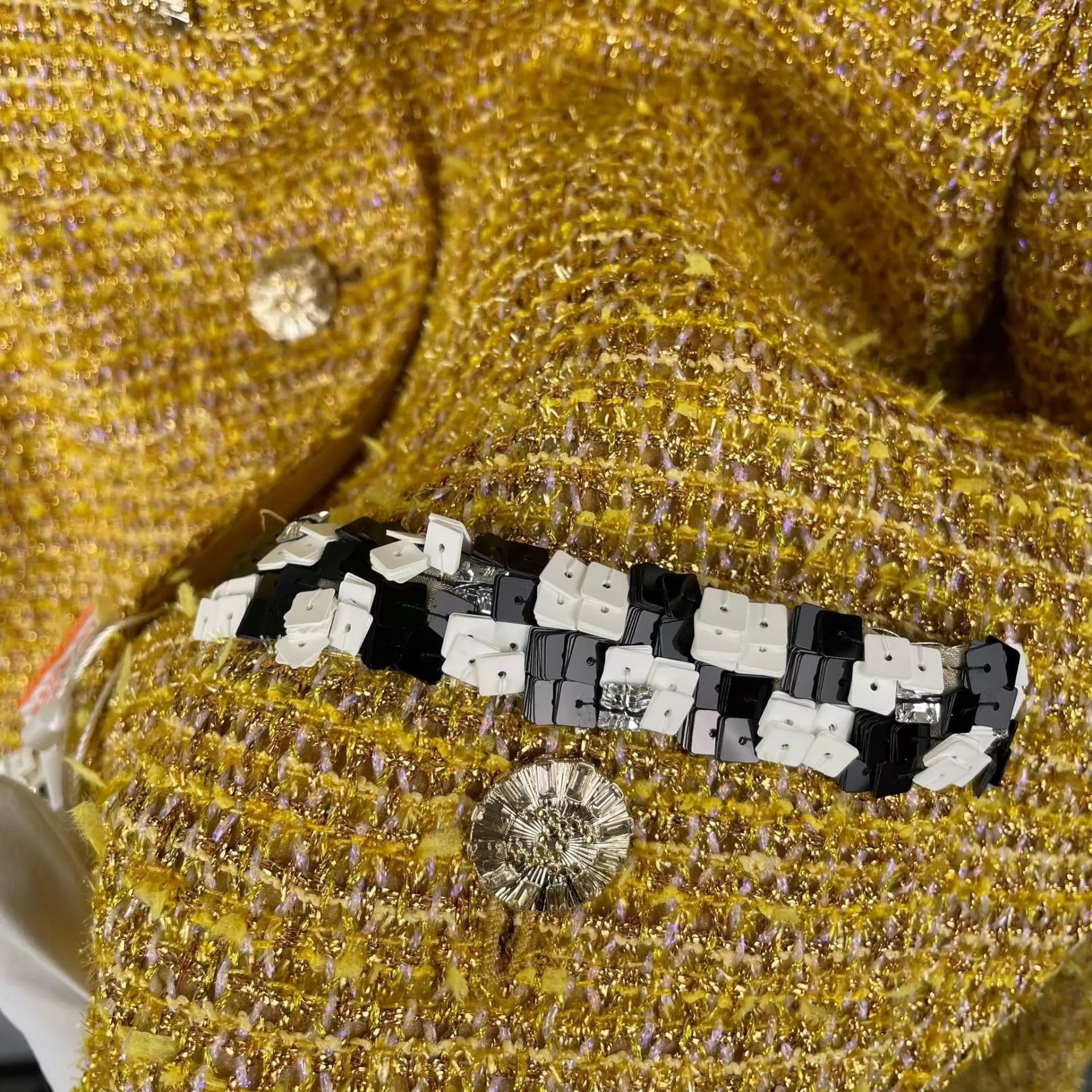 Chanel Chanel 23C Yellow Gold Iridescent Tweed Jacket Size 36 Size XS / US 0-2 / IT 36-38 - 9 Thumbnail