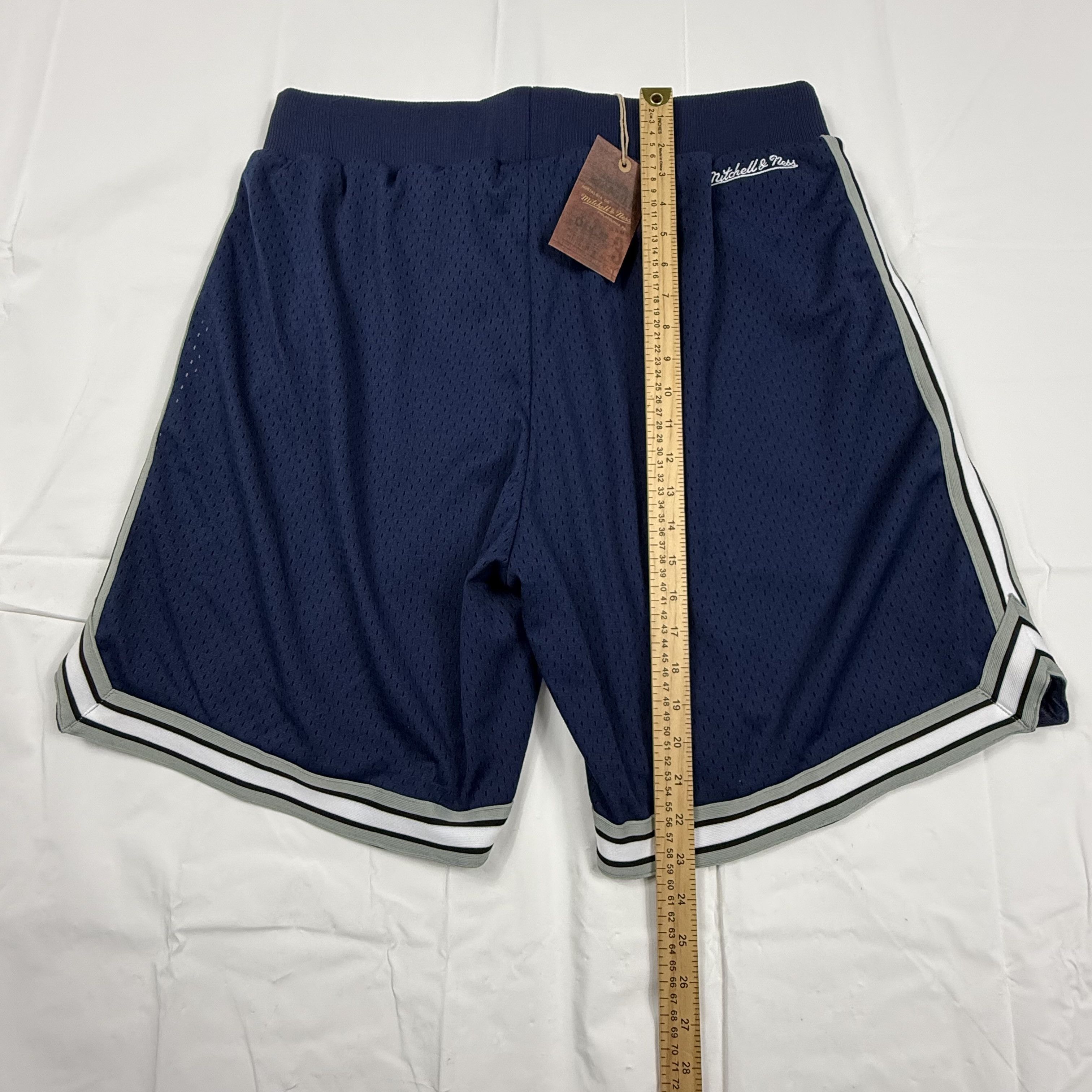 Mitchell & Ness Mitchell & Ness Mens XL Navy Blue Mesh Basketball Shorts Size US 40 / EU 56 - 10 Thumbnail