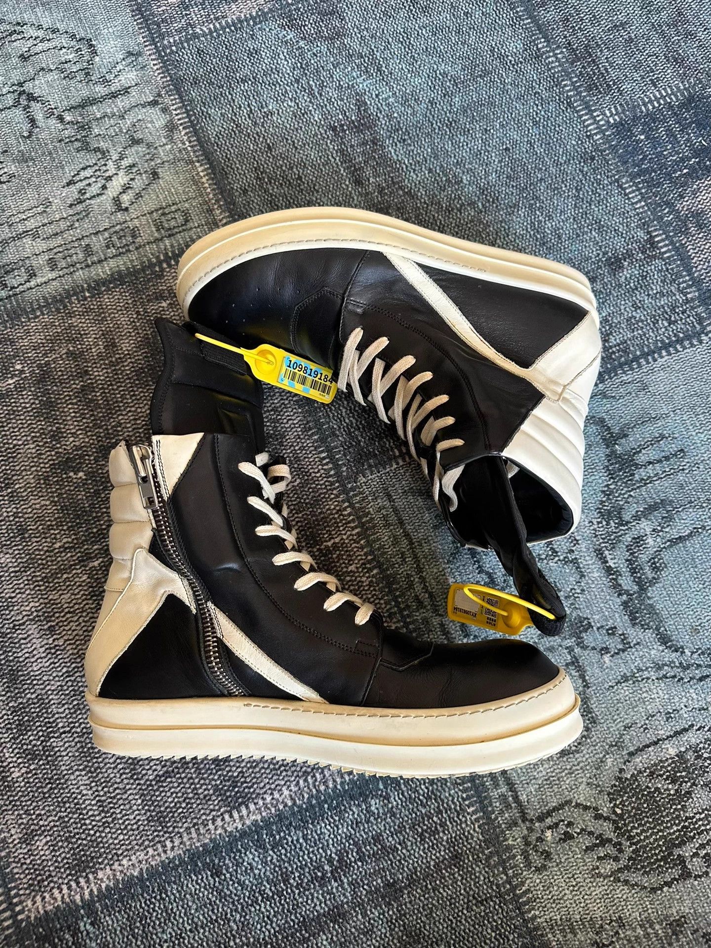 Rick Owens Rick Owens Triangular Logo Sneaker EU42.5 Size US 9.5 / EU 42-43 - 1 Thumbnail