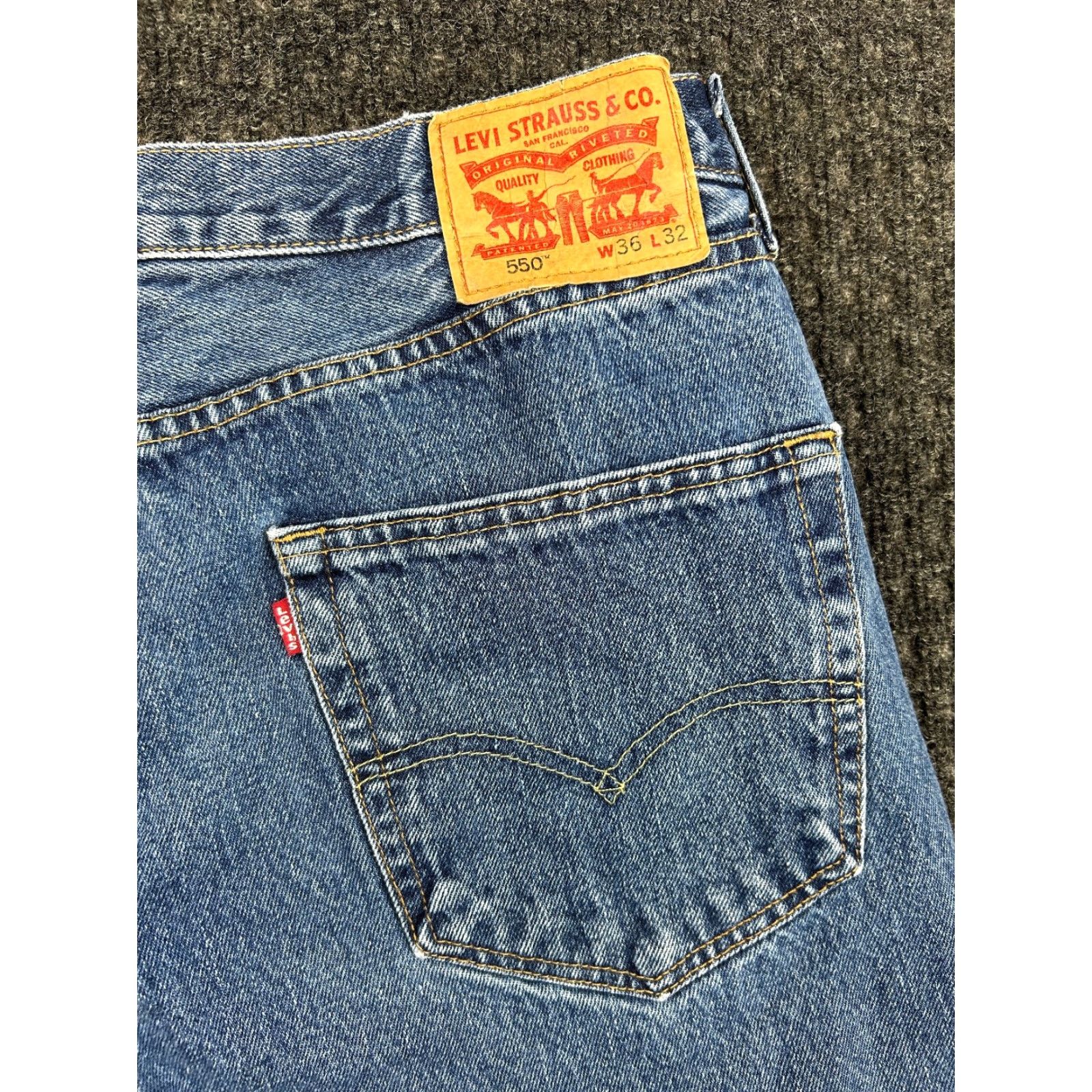Levi's VINTAGE Levi's 550 Jeans Denim 36x32 Relaxed Fit Medium Wash 90s Grunge USA Men’s Jeans Style Tapered 5-Pocket Distressed Size US 36 / EU 52 - 3 Thumbnail