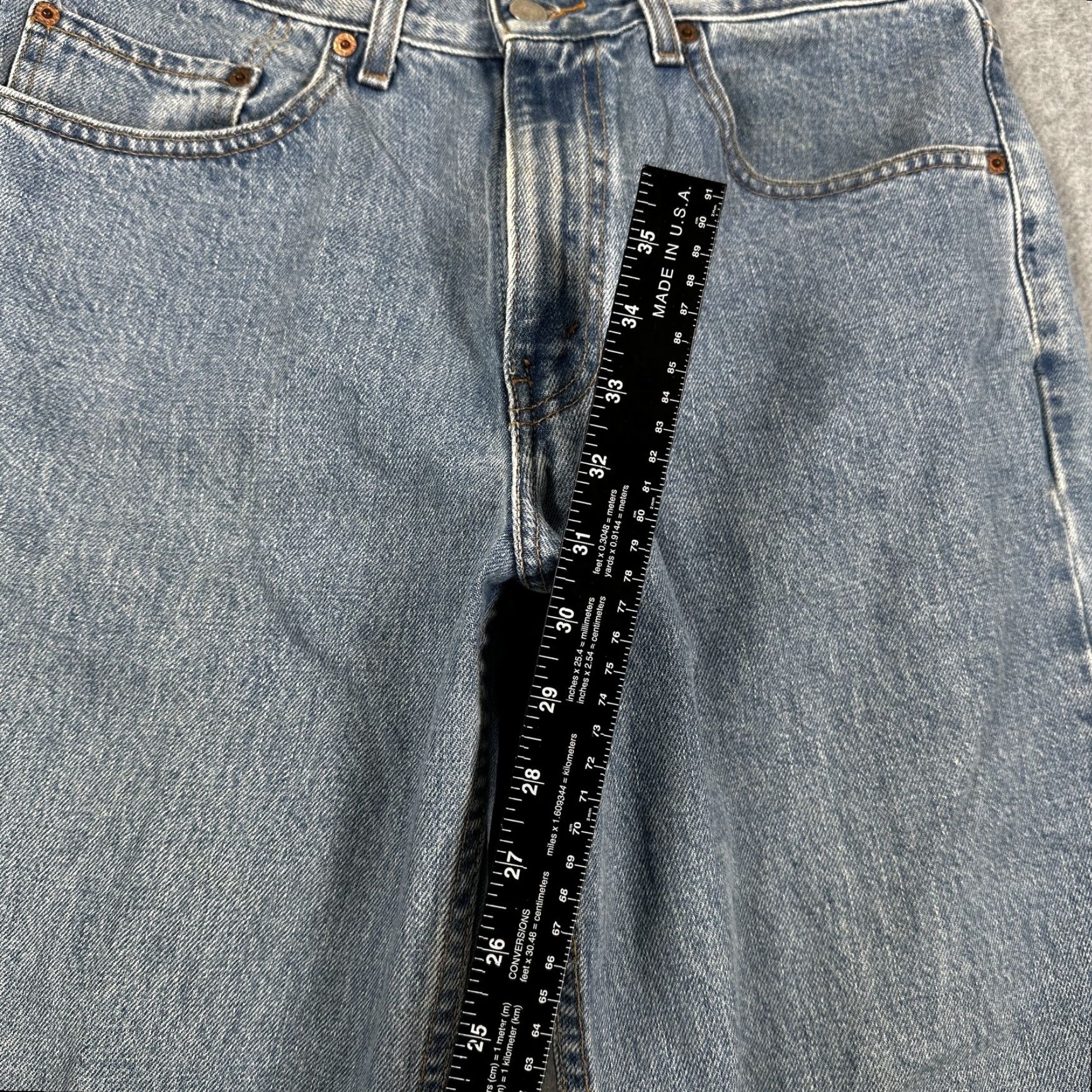 Levi's VINTAGE Levi's 550 Jeans Mens 33x30 Blue Relaxed Fit Tapered Leg Denim Zip Fly Size US 33 - 7 Thumbnail