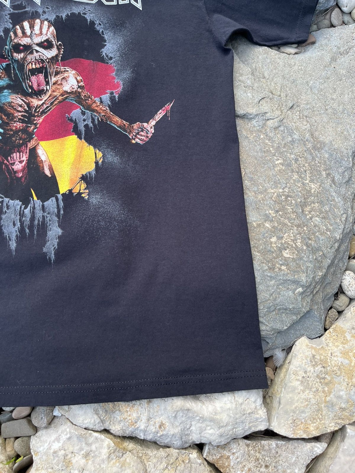 Band Tees × Iron Maiden × Vintage Vintage Iron Maiden Germany flag the book of souls tour tee Size US XL / EU 56 / 4 - 7 Thumbnail