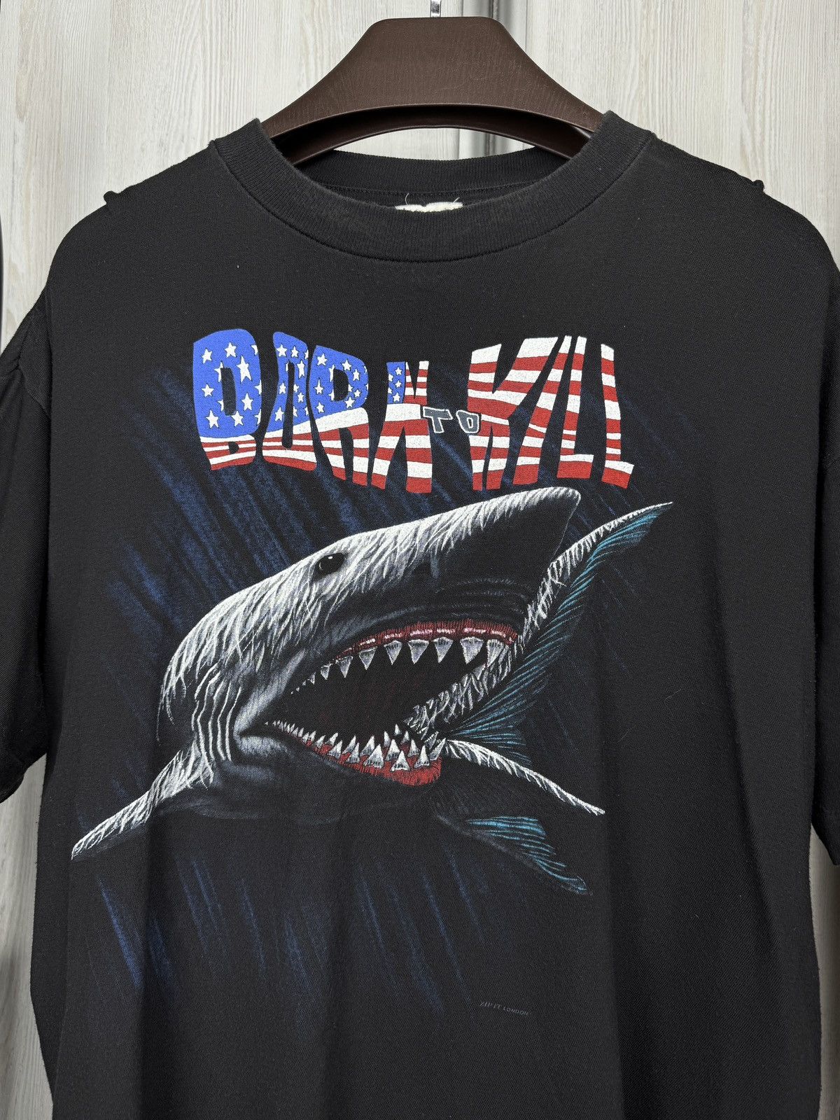 Stars & Stripes Vintage ‘Born To Kill’ Great White Shark Graphic T-Shirt 90s Size US XL / EU 56 / 4 - 4 Thumbnail
