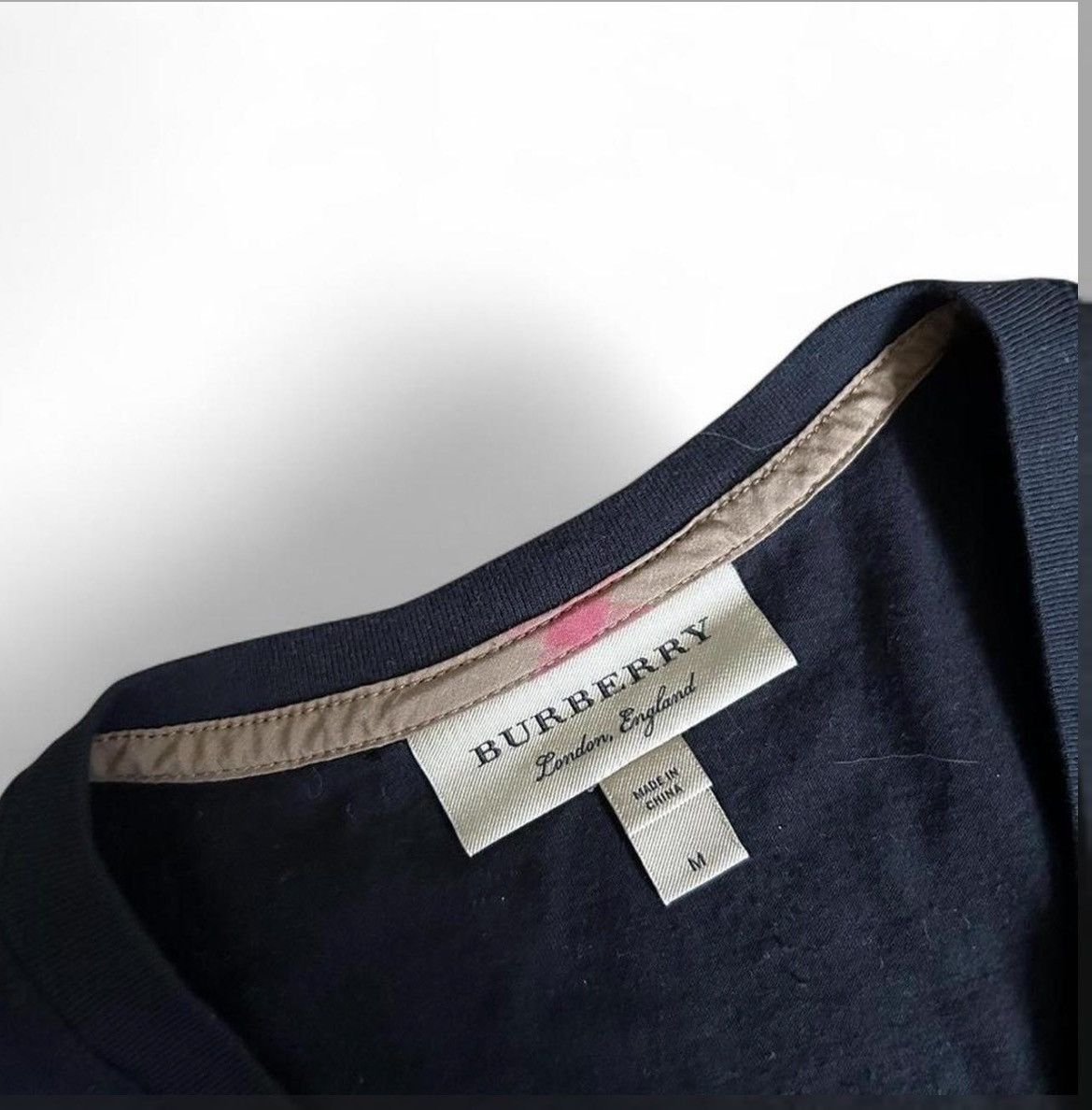 Other Burberry V-neck Tee Size US M / EU 48-50 / 2 - 1 Thumbnail