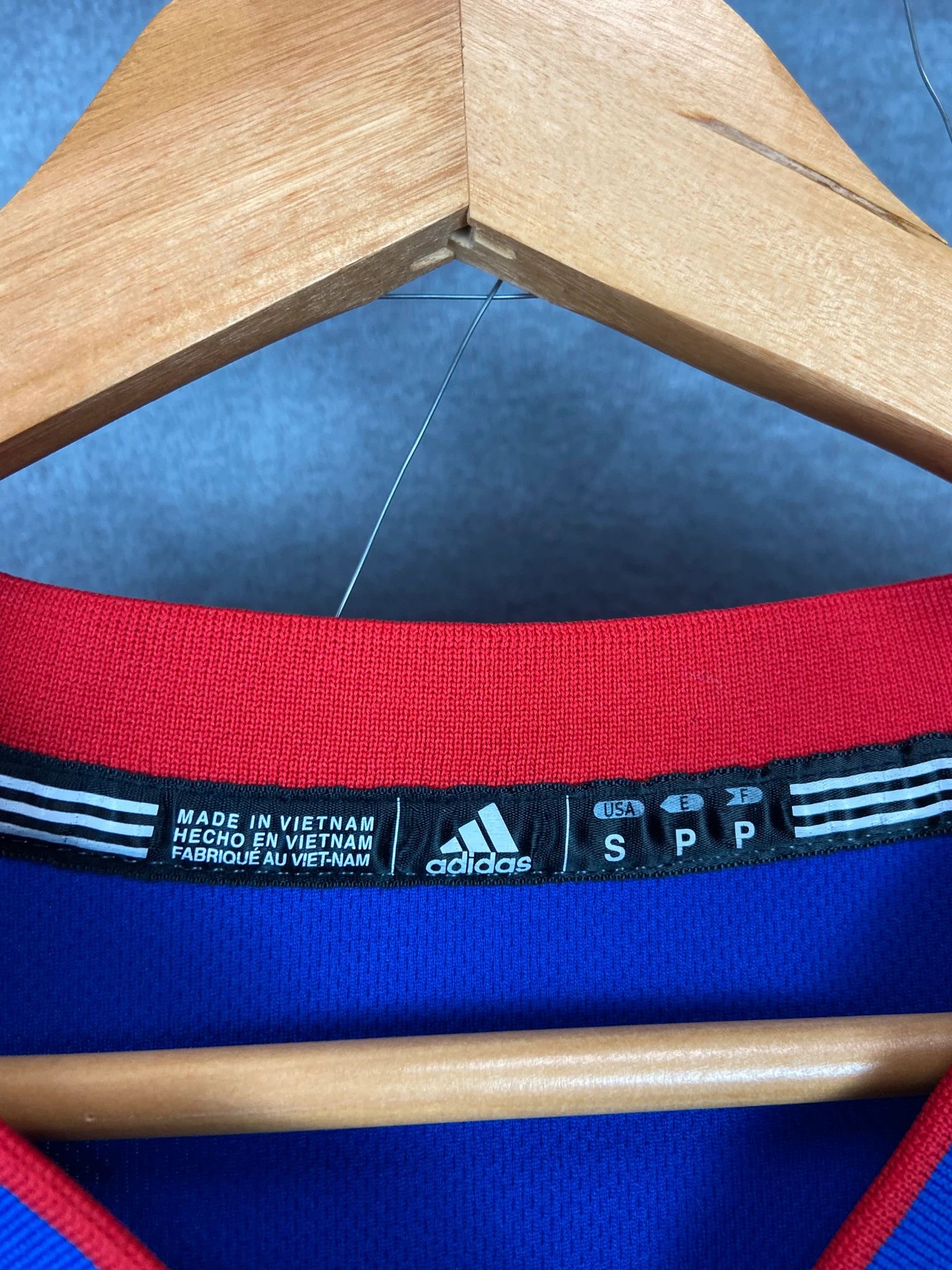 Adidas Pistons Grant Hill Jersey #33 Adidas NBA – Rare Size S Size US S / EU 44-46 / 1 - 6 Thumbnail