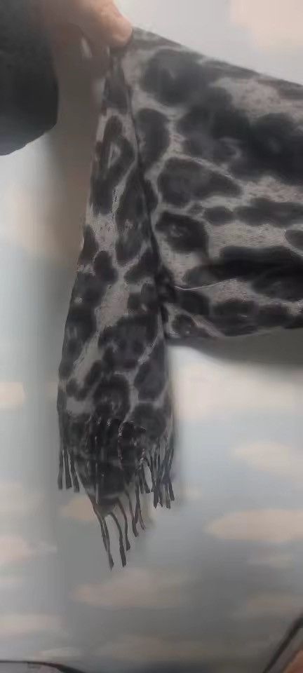 Japanese Brand Leopard Tassels Shawl Imitation Cashmere Scarf Size ONE SIZE - 4 Thumbnail