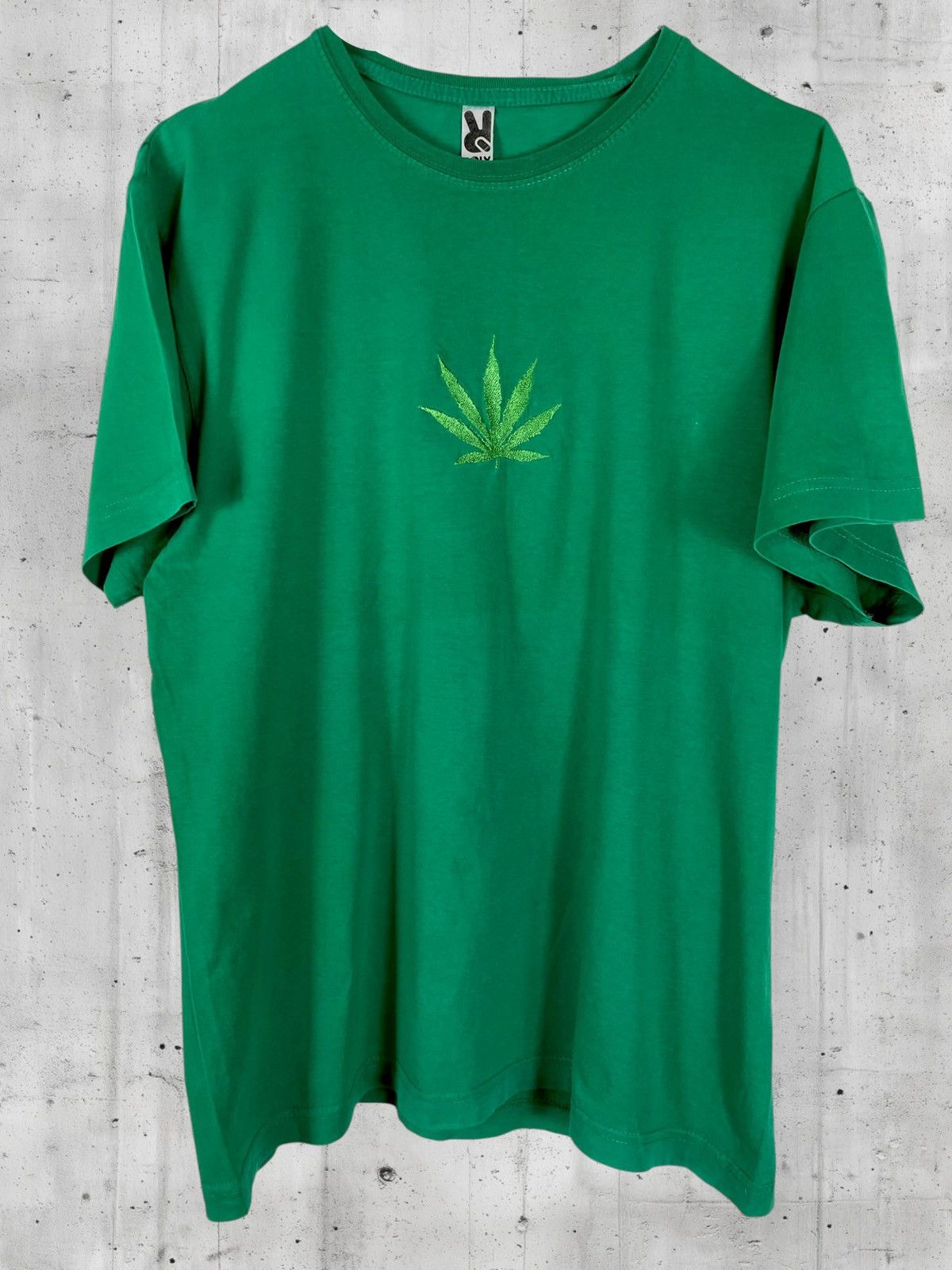 Vintage Vintage 90s Weed Leaf Marijuana 420 Graphic T-Shirt Size US L / EU 52-54 / 3 - 1 Thumbnail