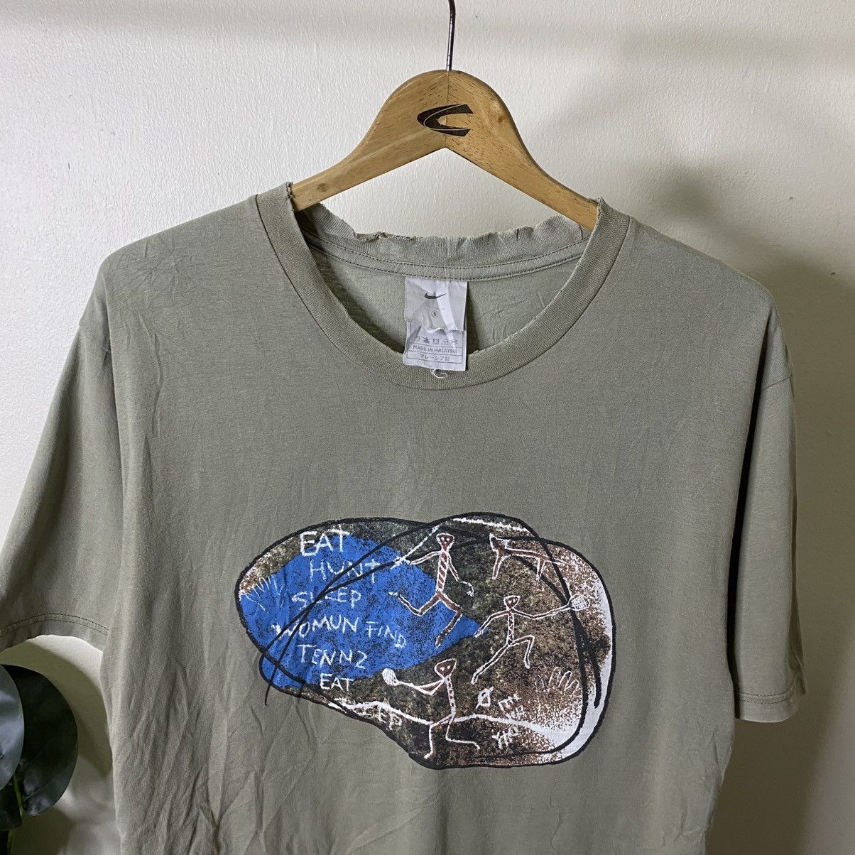 Nike Vintage 2000s Nike Ancient Art Graphic T Shirt Size US L / EU 52-54 / 3 - 2 Thumbnail