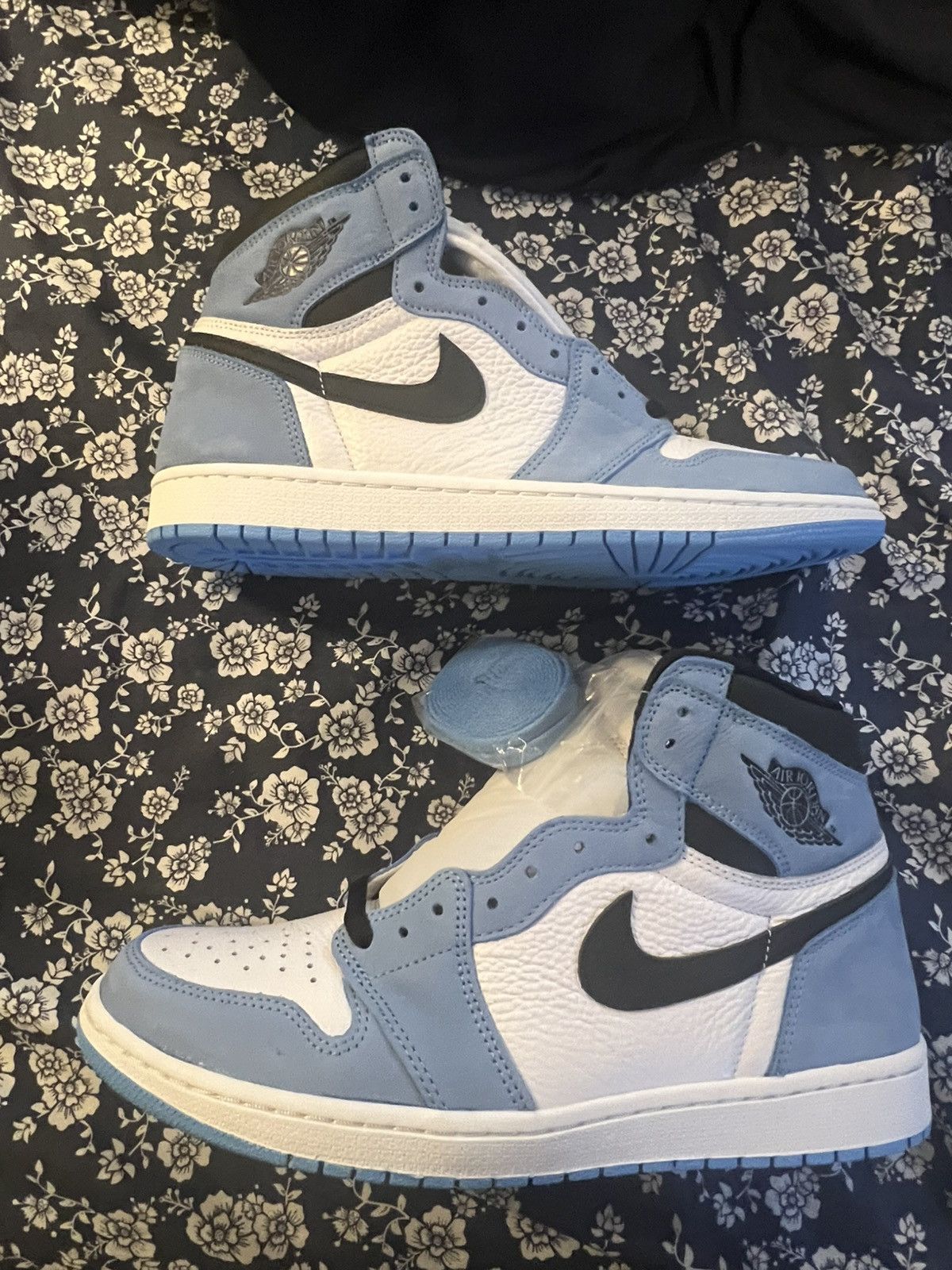 Nike Jordan 1 Retro High OG University Blue Size US 11.5 / EU 44-45 - 1 Thumbnail