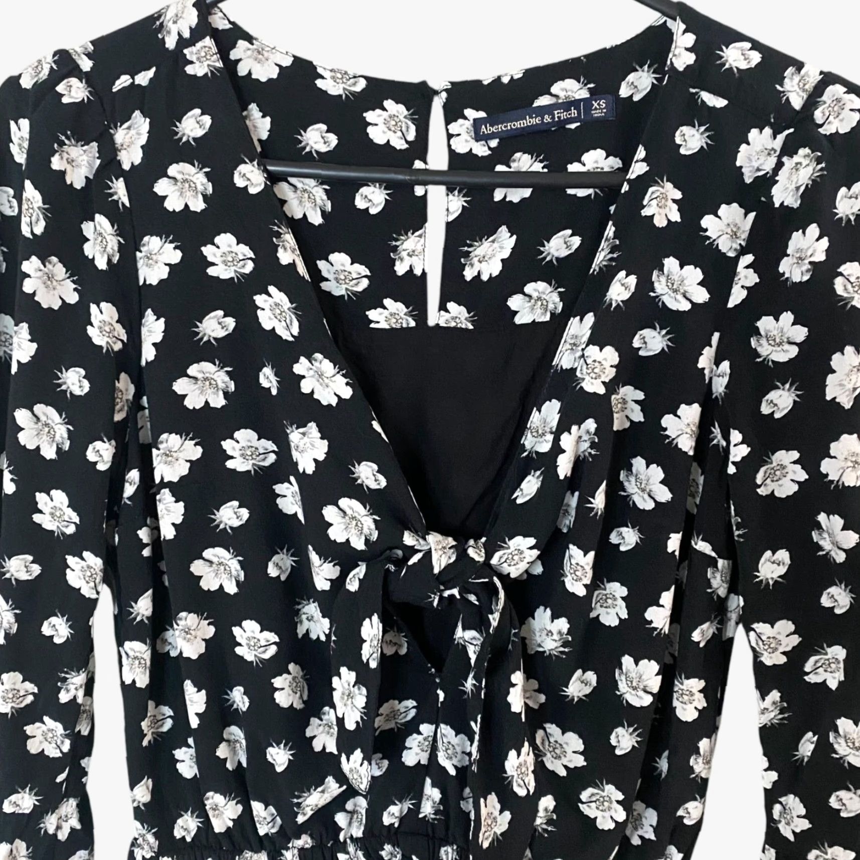 Abercrombie & Fitch VINTAGE Abercrombie & Fitch Romper Tie-Front Floral 3/4 Sleeve XS Womens Black White Beach Bohemian Casual Size 26" / US 2 / IT 38 - 5 Thumbnail