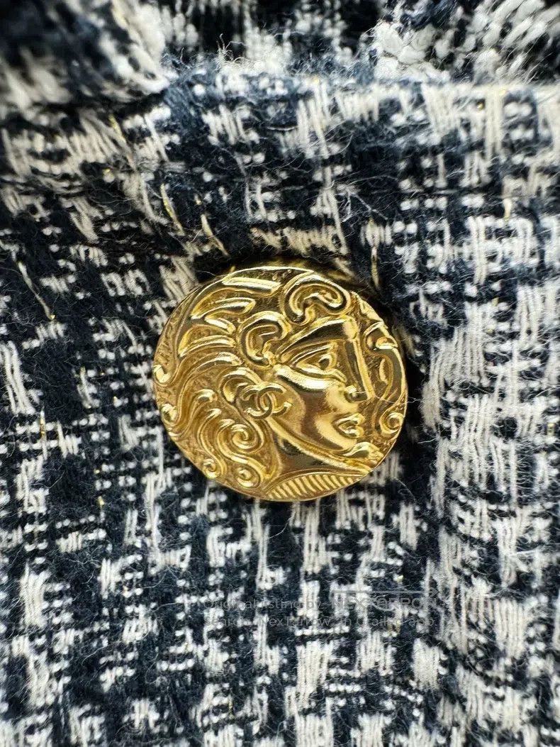 Chanel Chanel Rome Series Gold Buckle Cloak coat Size XXS / US 00 / IT 34 - 3 Thumbnail