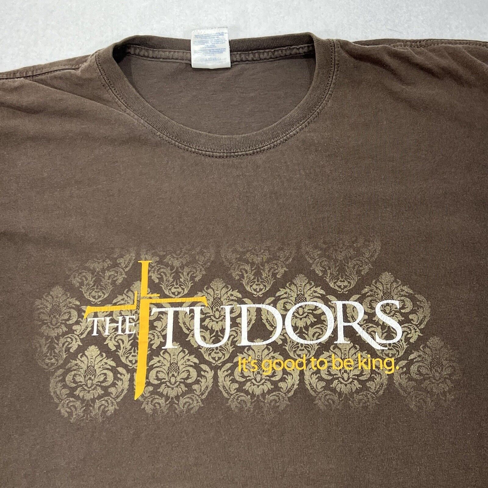 Gildan Vintage The Tudors Showtime XXL Brown Graphic T Shirt Size US XXL / EU 58 / 5 - 2 Thumbnail