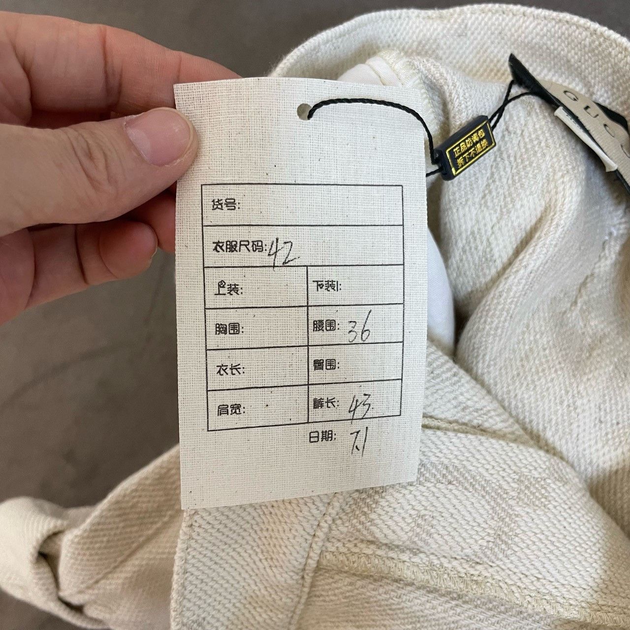 Gucci Gucci White full-print denim shorts 2501-Nextarrow Size US XS / EU 42 / 0 - 7 Thumbnail