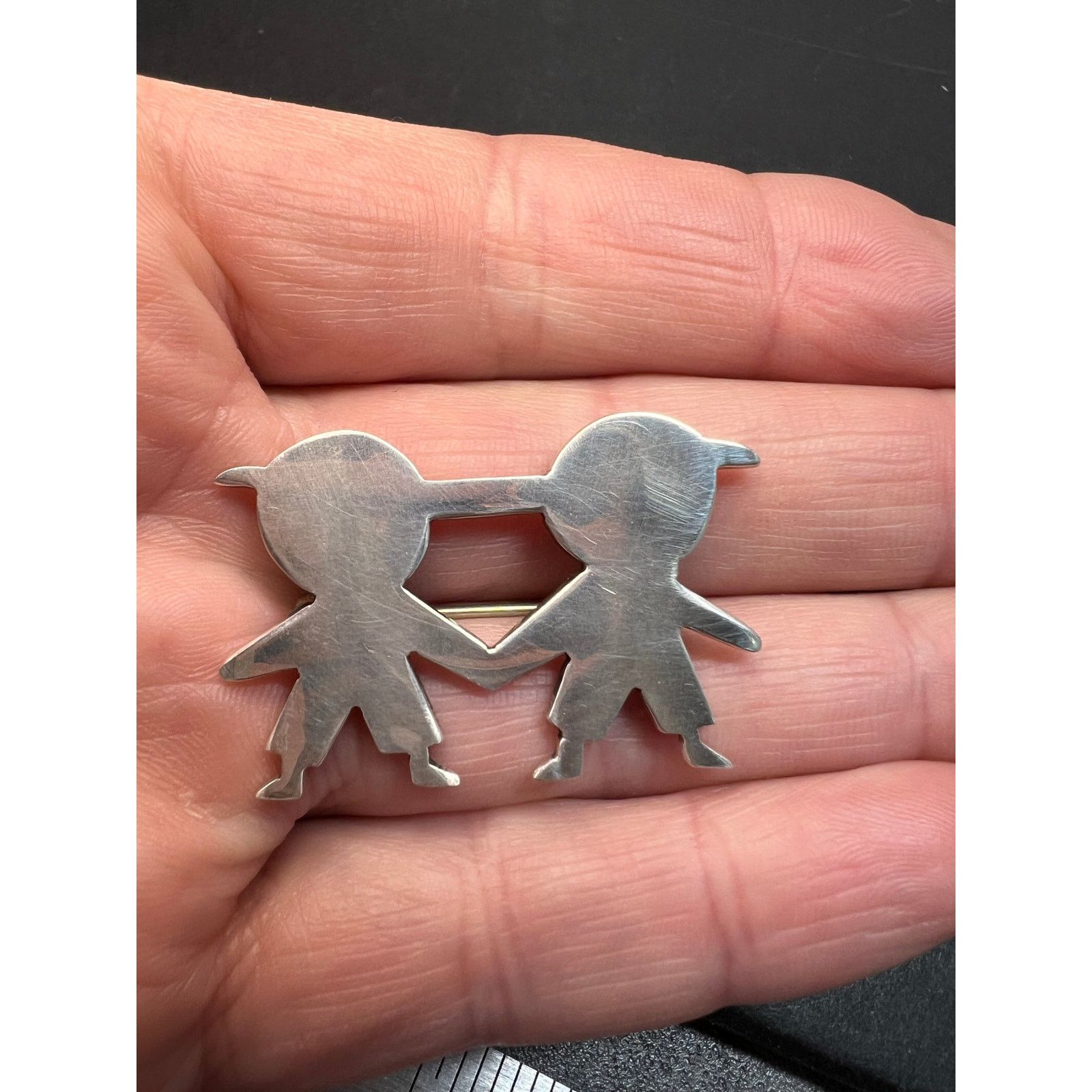 Other Vintage 925 Mexico sterling silver kids holding hands pin Size ONE SIZE - 3 Thumbnail