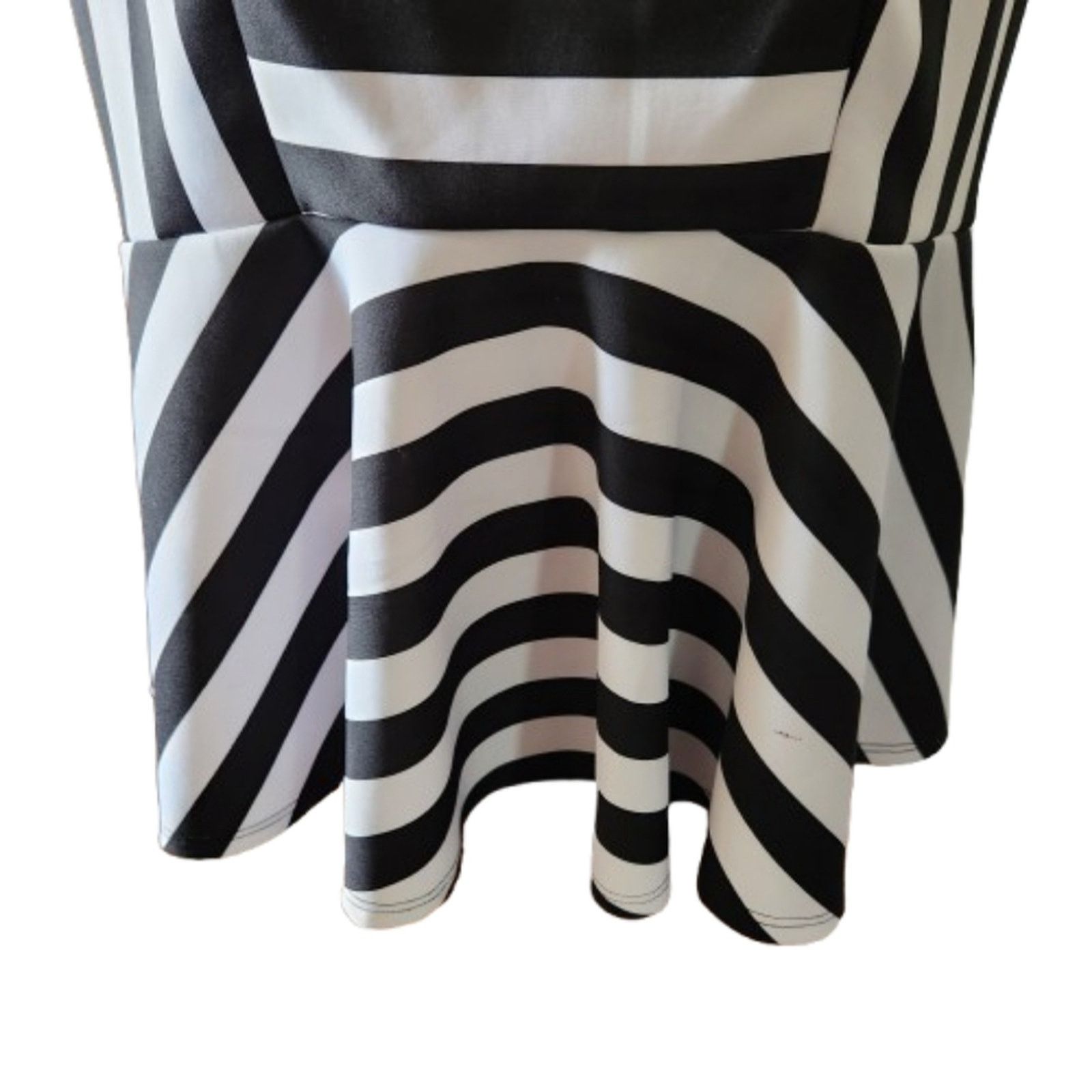 Torrid TORRID ☆ BLACK & WHITE STRIPED ☆ PEPLUM TOP ☆ 4x ☆ NWT Size 4XL / US 24-26 - 4 Thumbnail