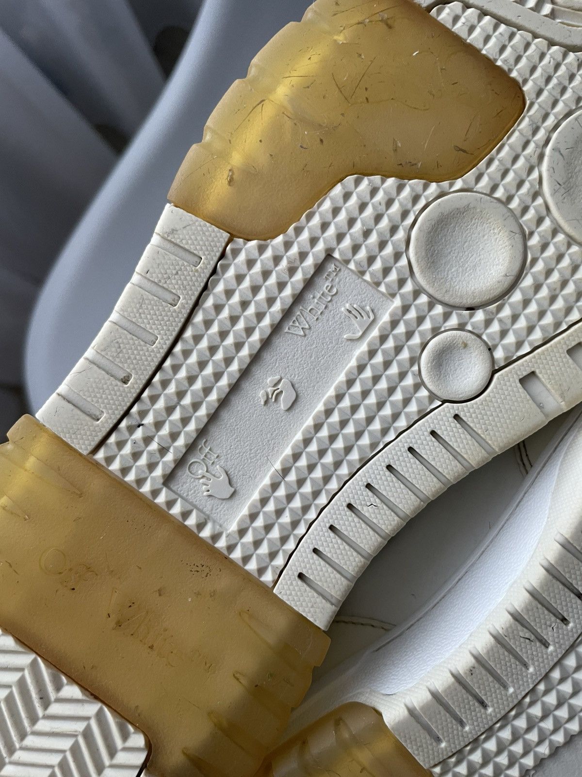 Off-White Out Of Office Beige/White men’s US 6,5 EU 39
