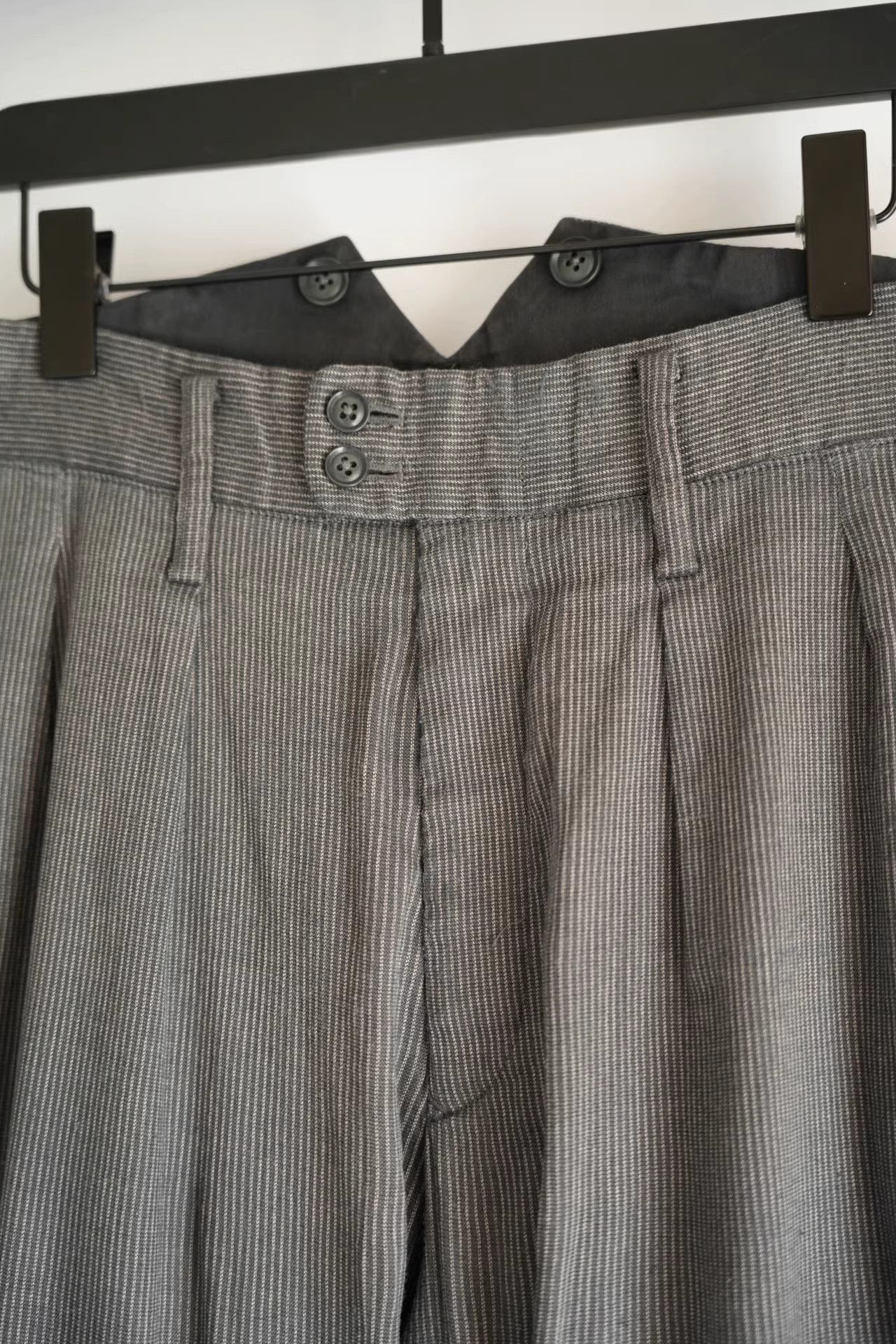 Yohji Yamamoto Yohji Yamamoto 11ss Fishtail trousers with grey stripes Size US 30 / EU 46 - 4 Thumbnail